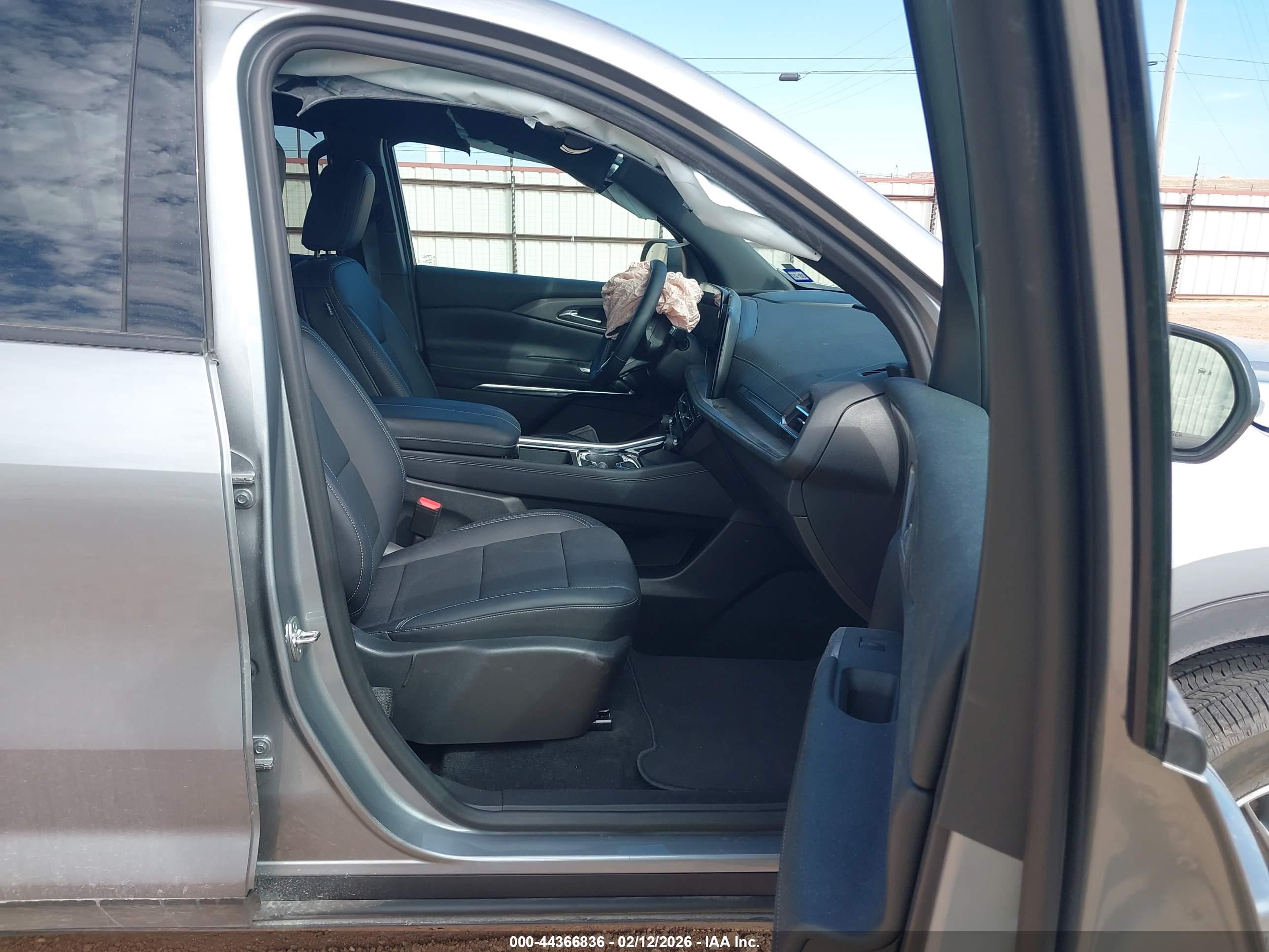 CHEVROLET TRAVERSE image 5