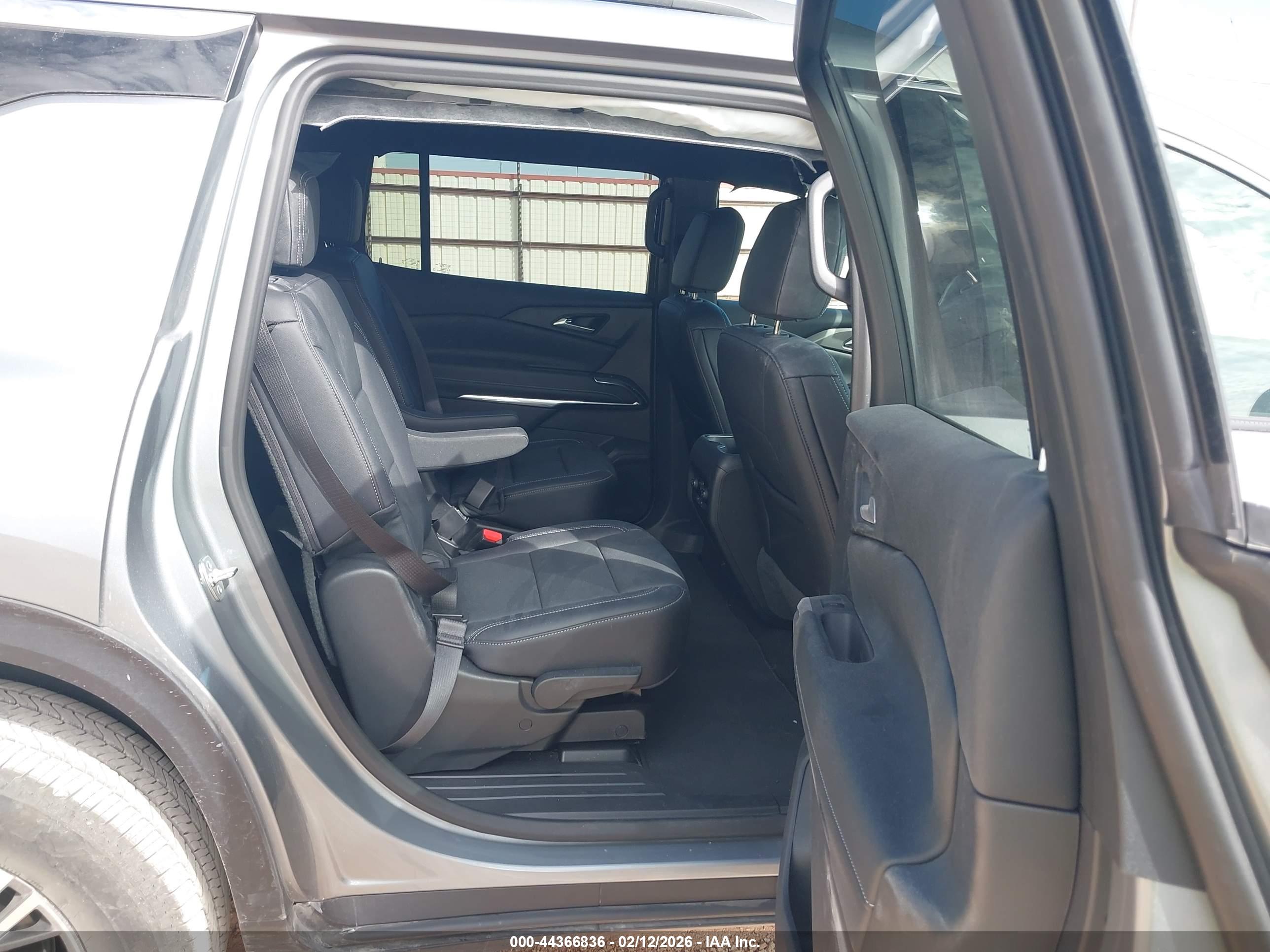 CHEVROLET TRAVERSE image 8