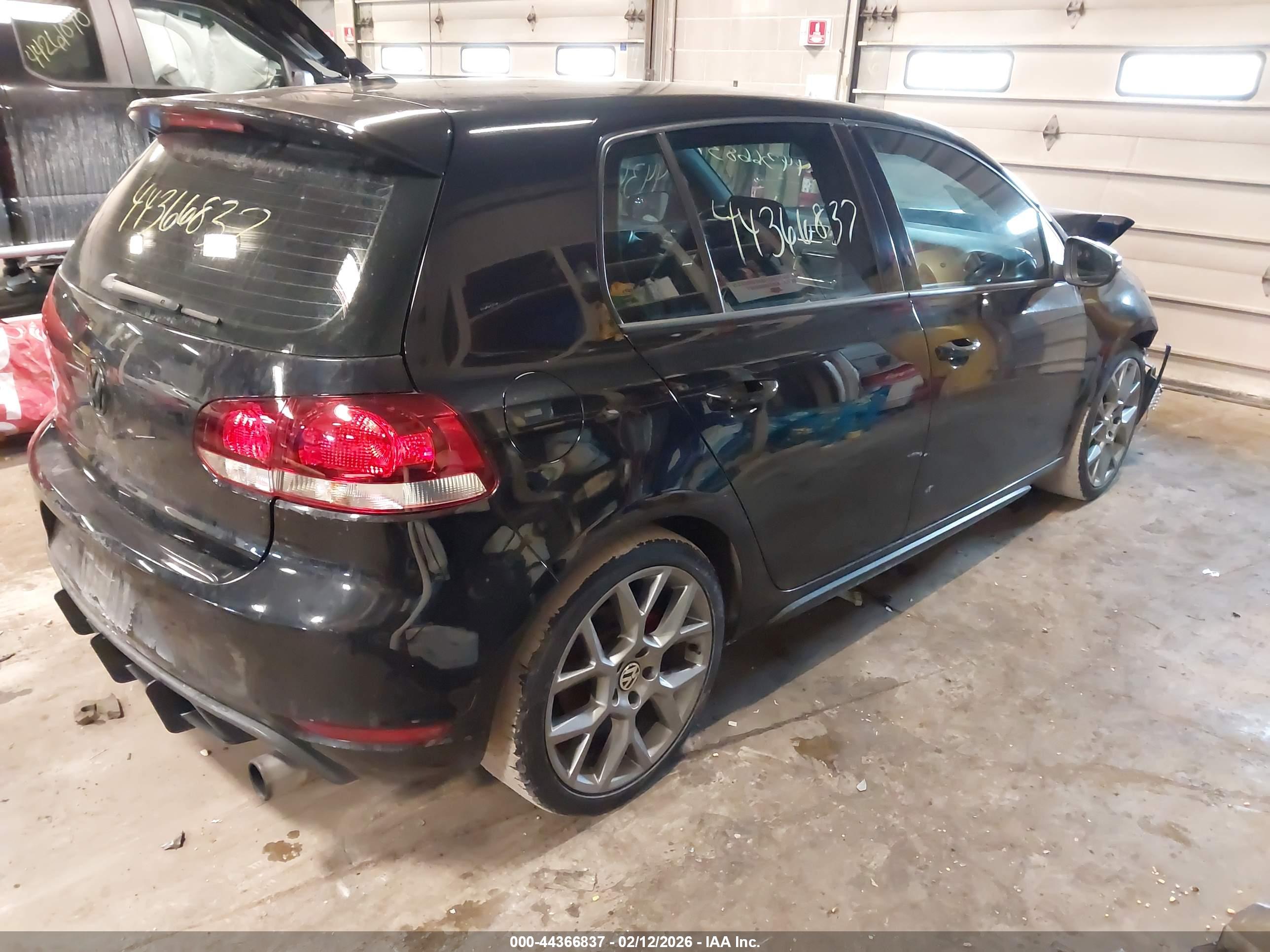 VOLKSWAGEN GTI image 4