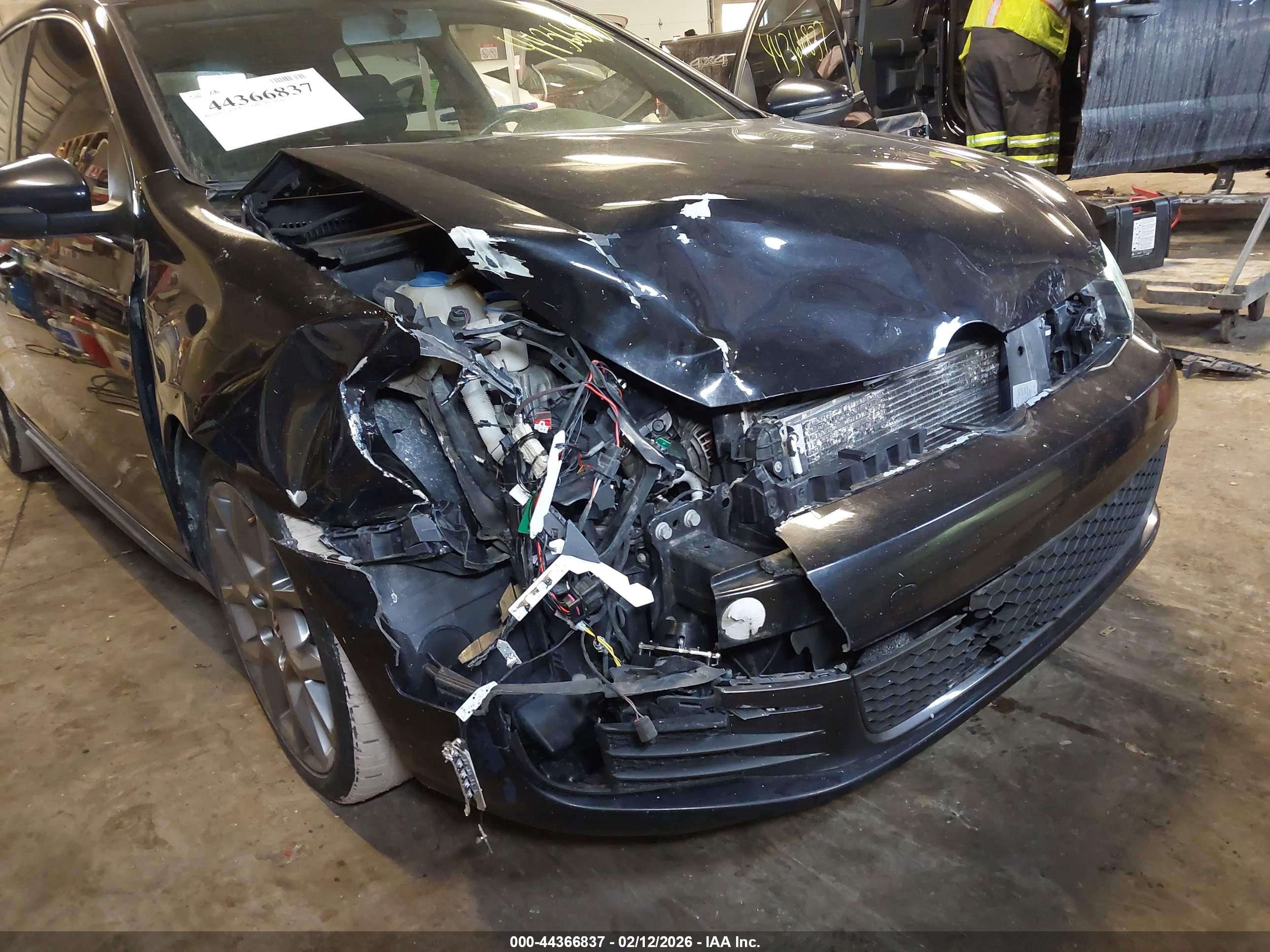 VOLKSWAGEN GTI image 6