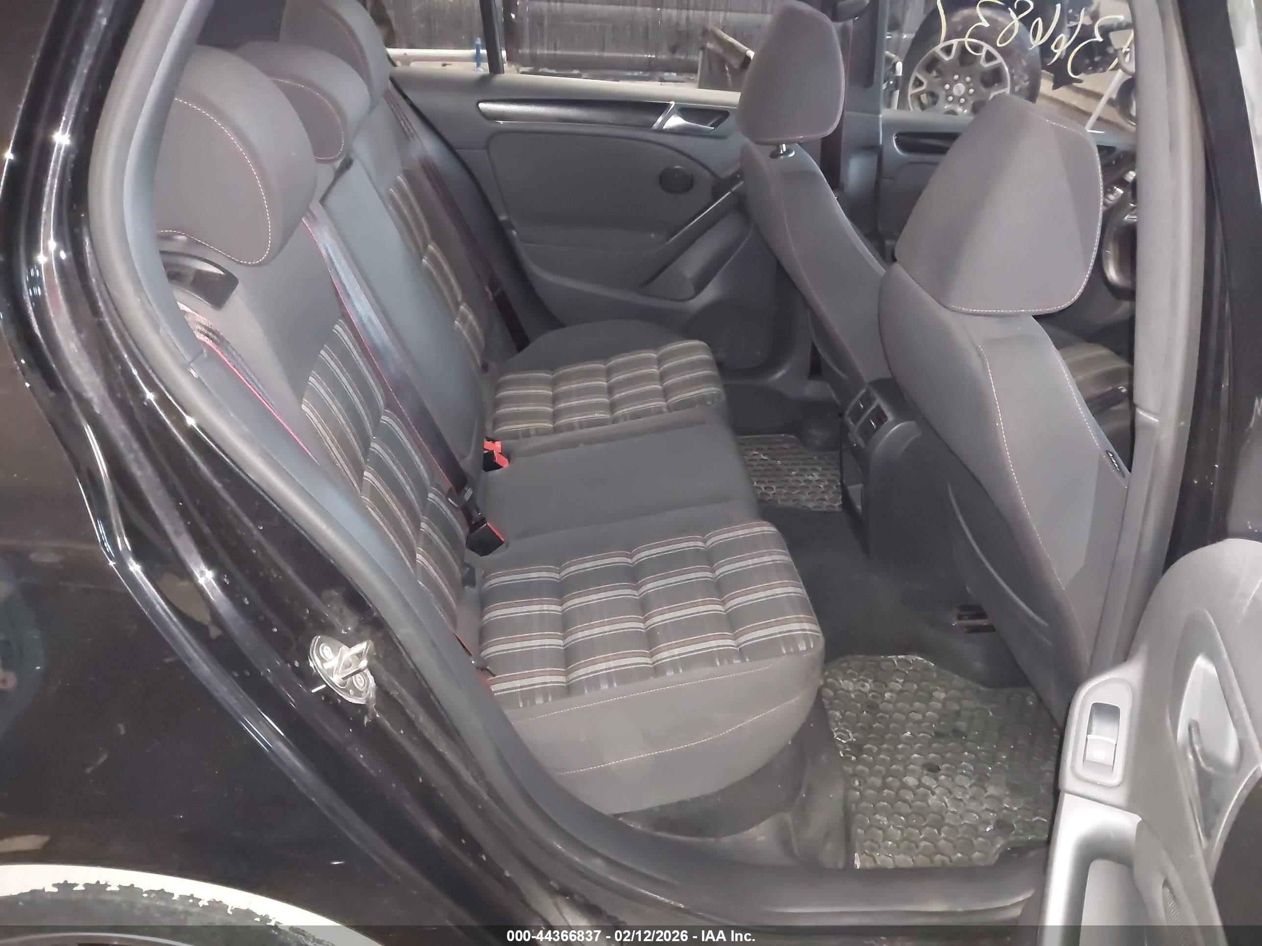 VOLKSWAGEN GTI image 8