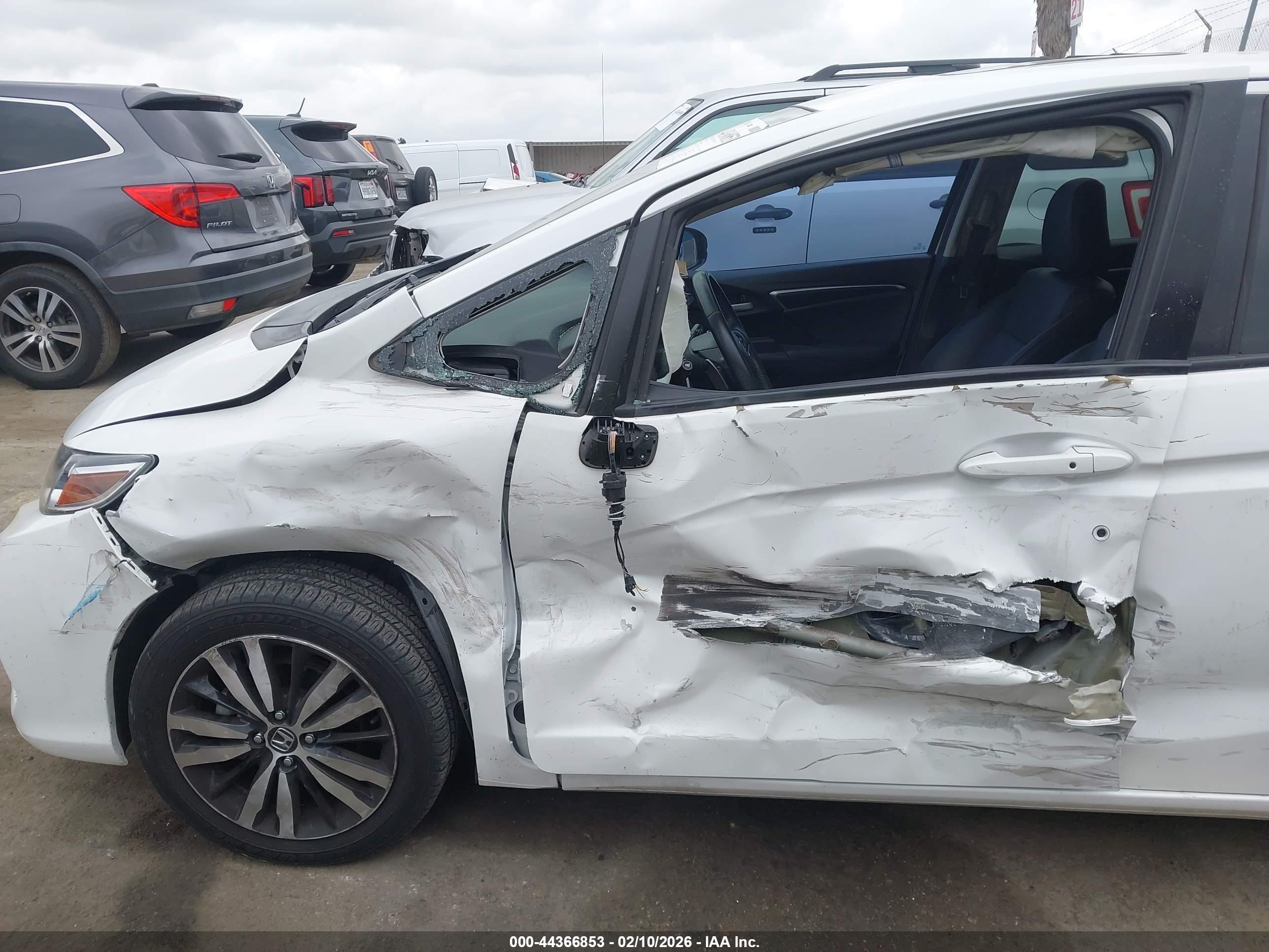 HONDA FIT image 6
