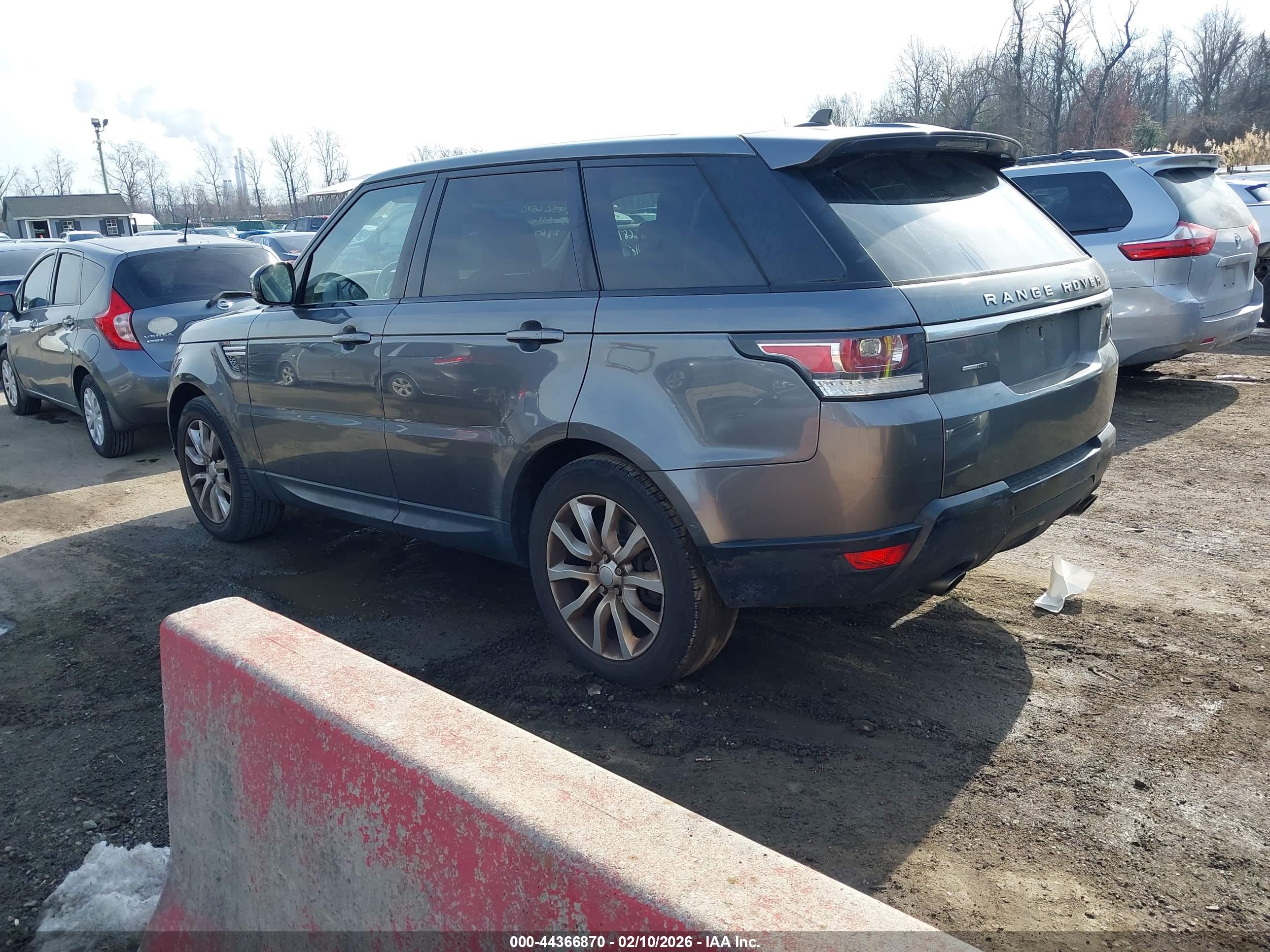 LAND ROVER image 3