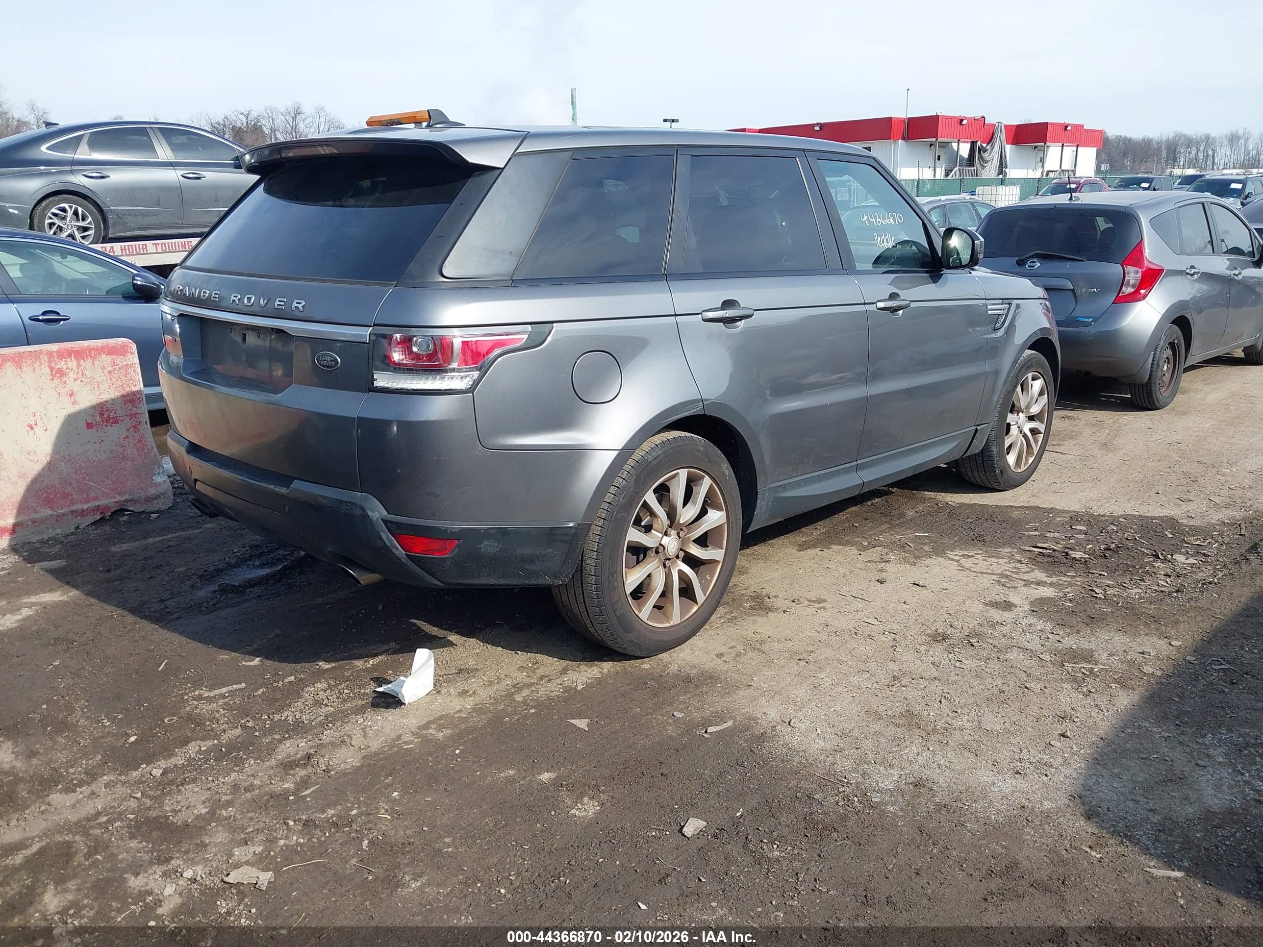 LAND ROVER image 4