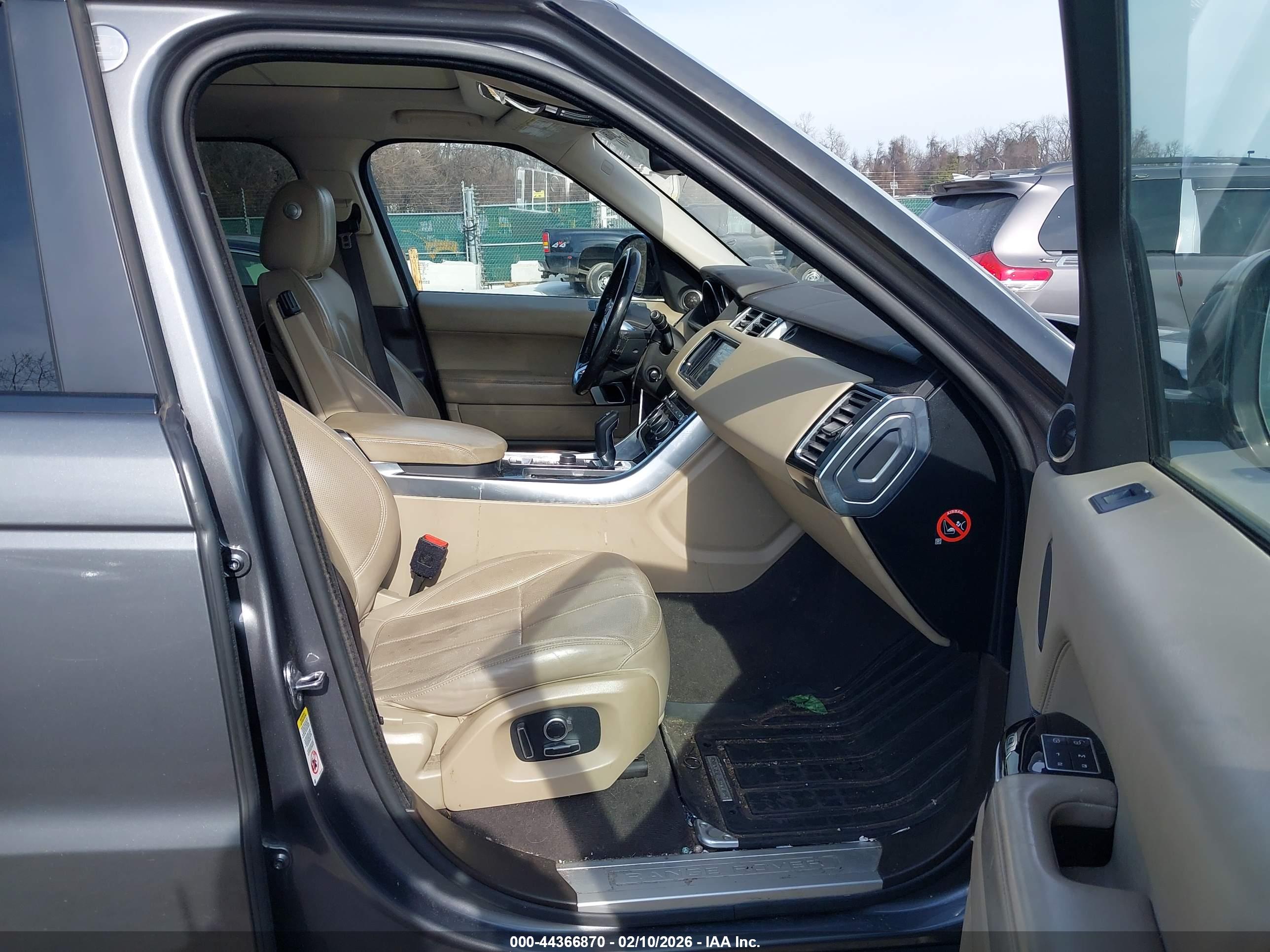 LAND ROVER image 5