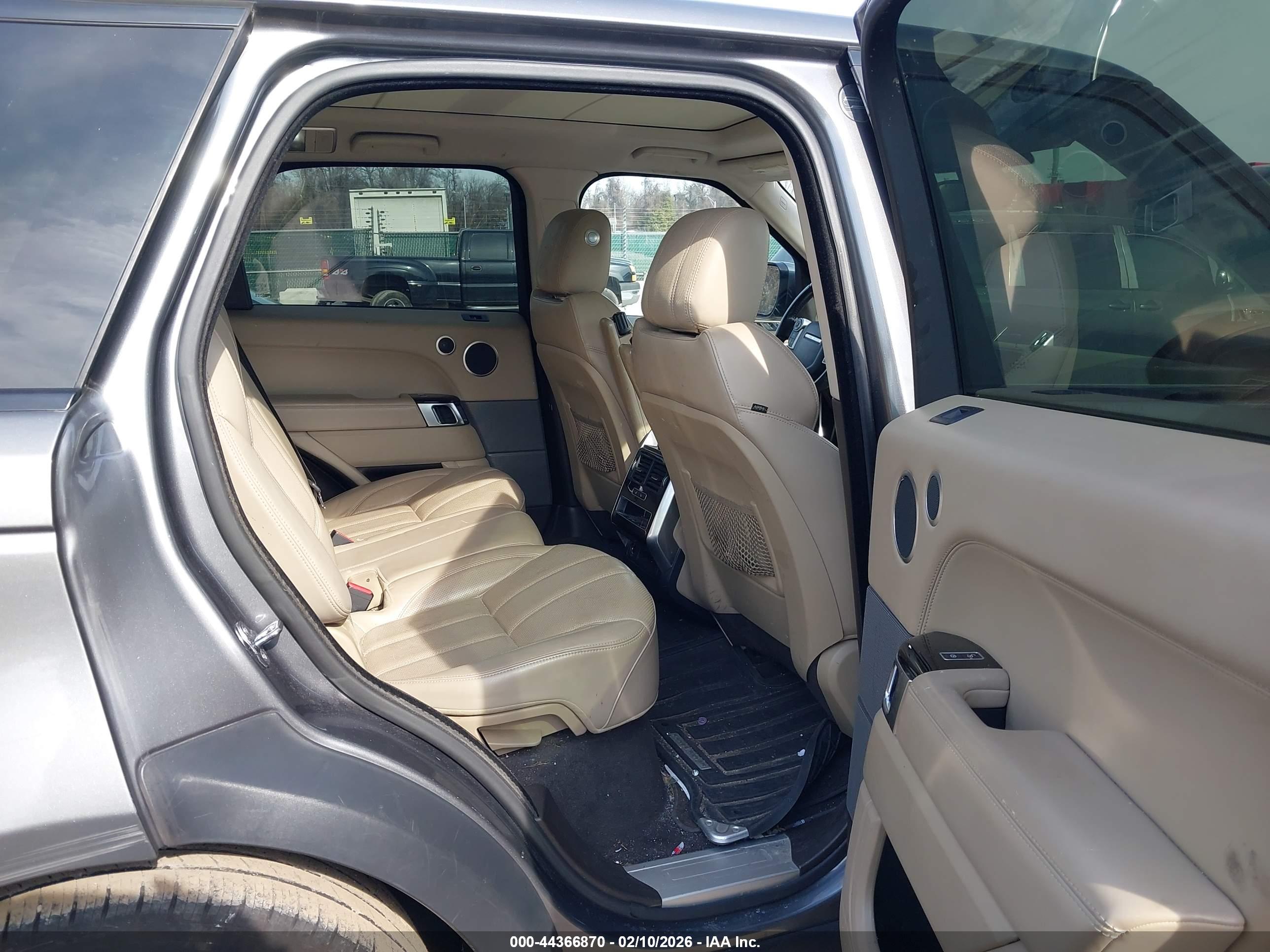LAND ROVER image 8