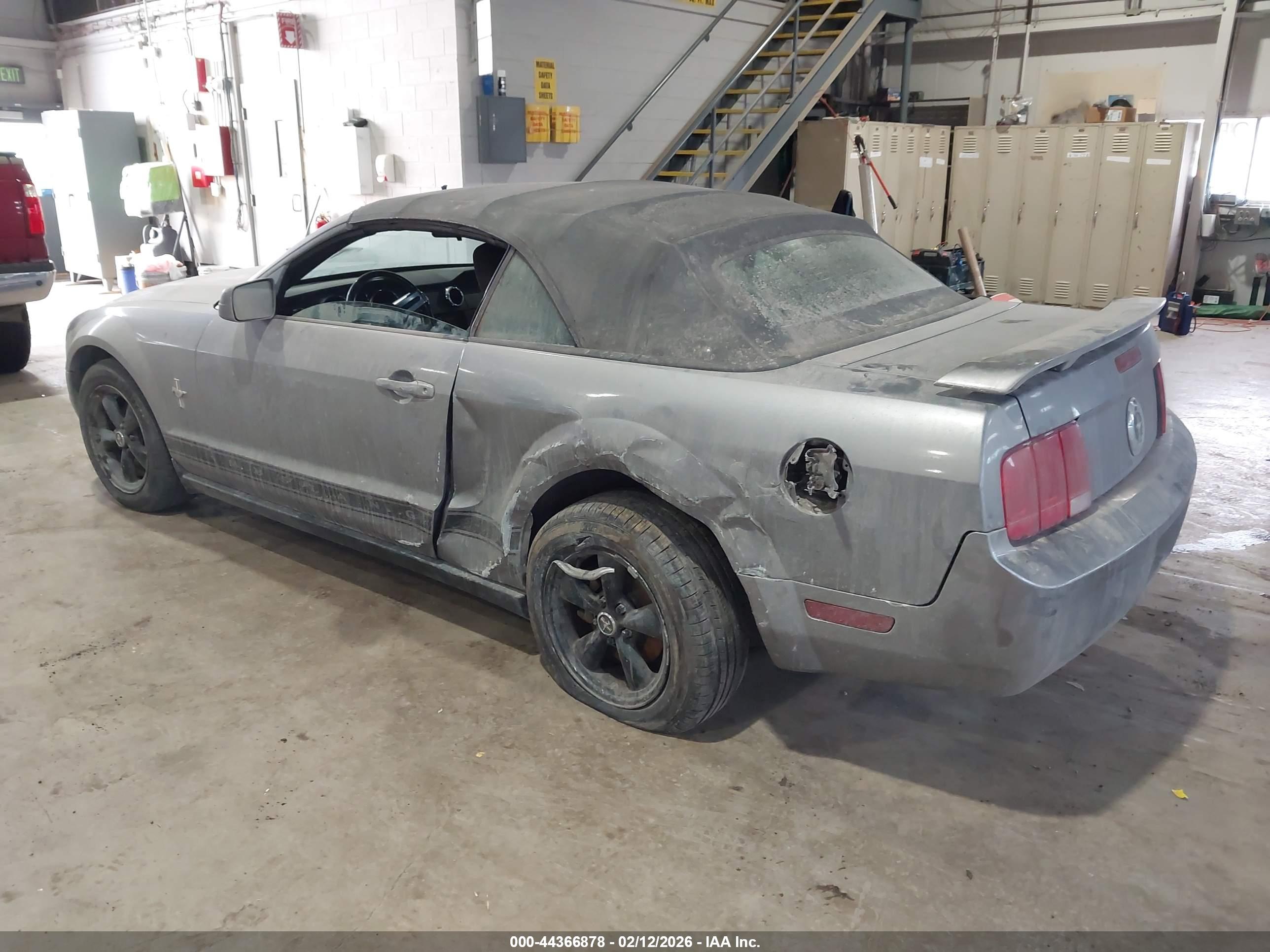 FORD MUSTANG image 3