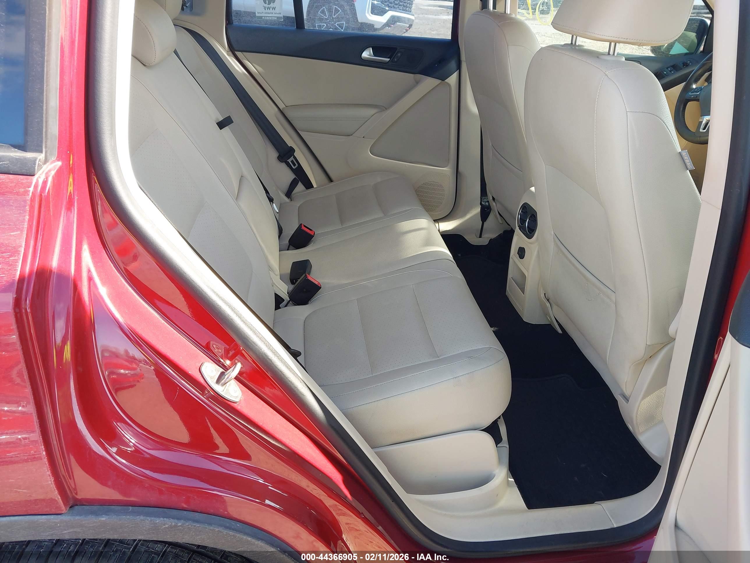 VOLKSWAGEN TIGUAN image 8
