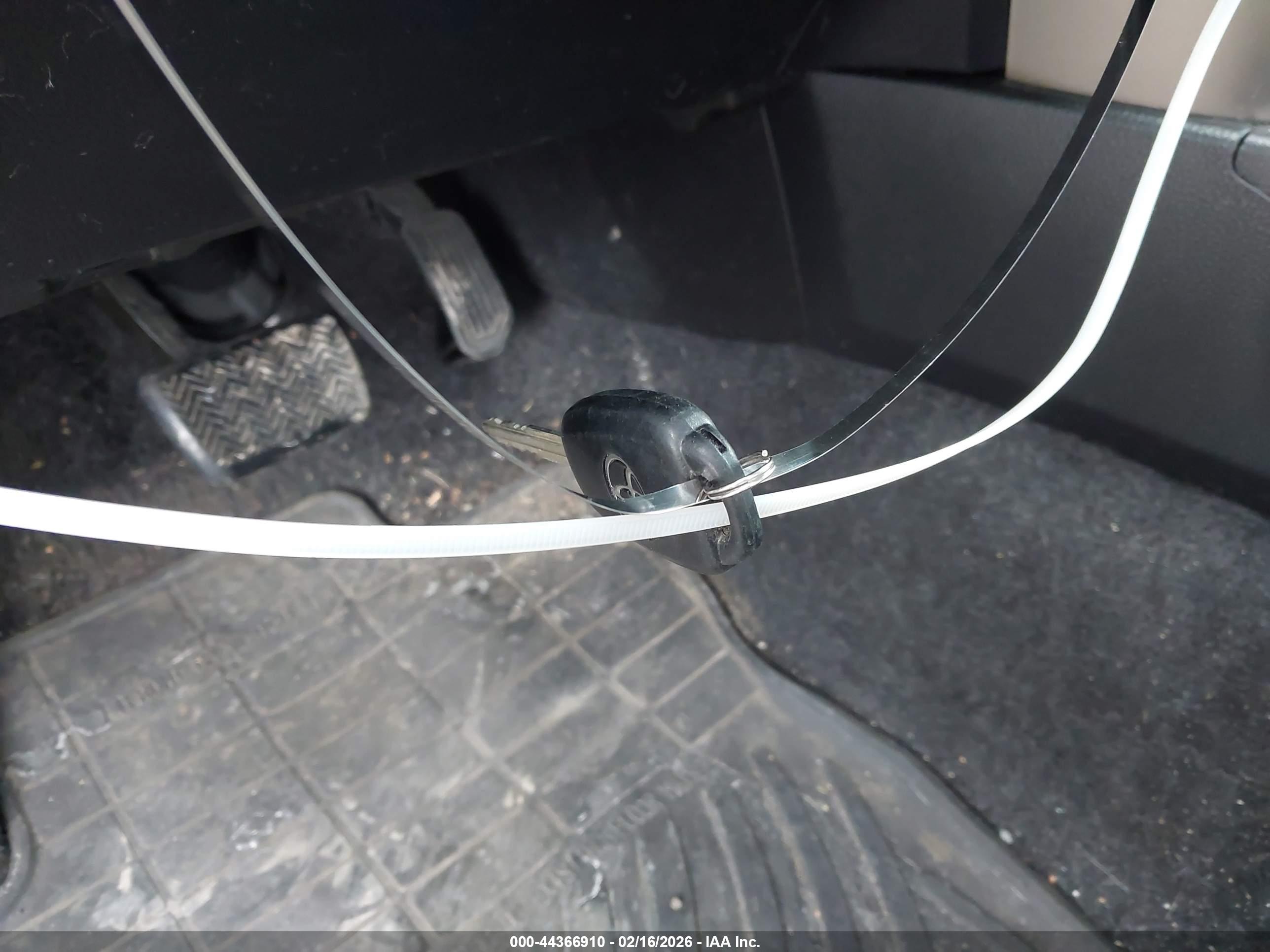TOYOTA RAV4 image 11