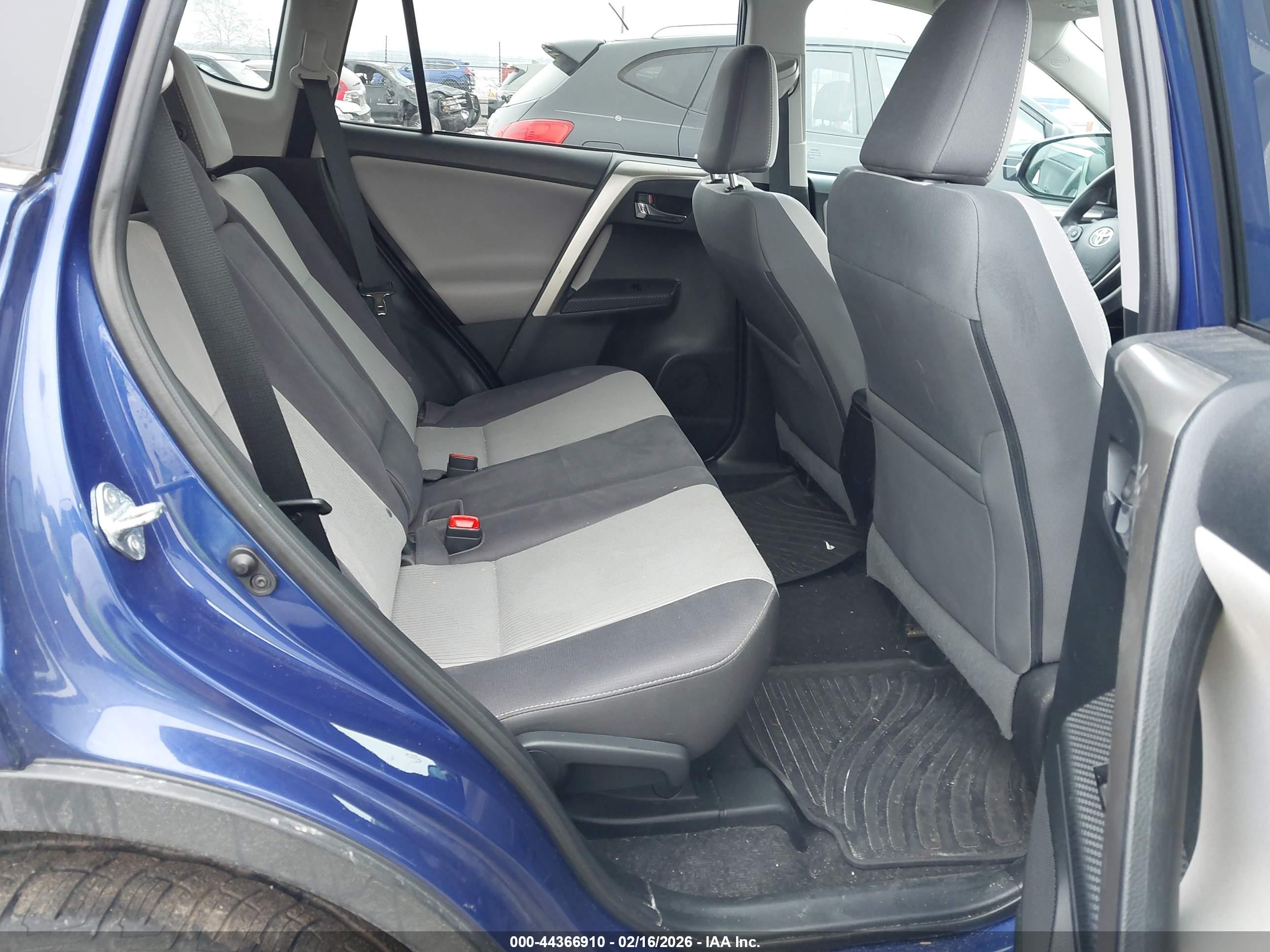 TOYOTA RAV4 image 8