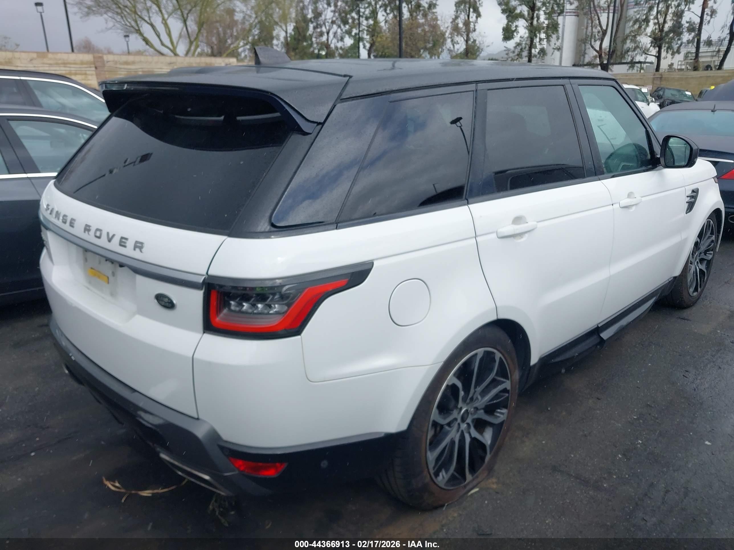 LAND ROVER image 4