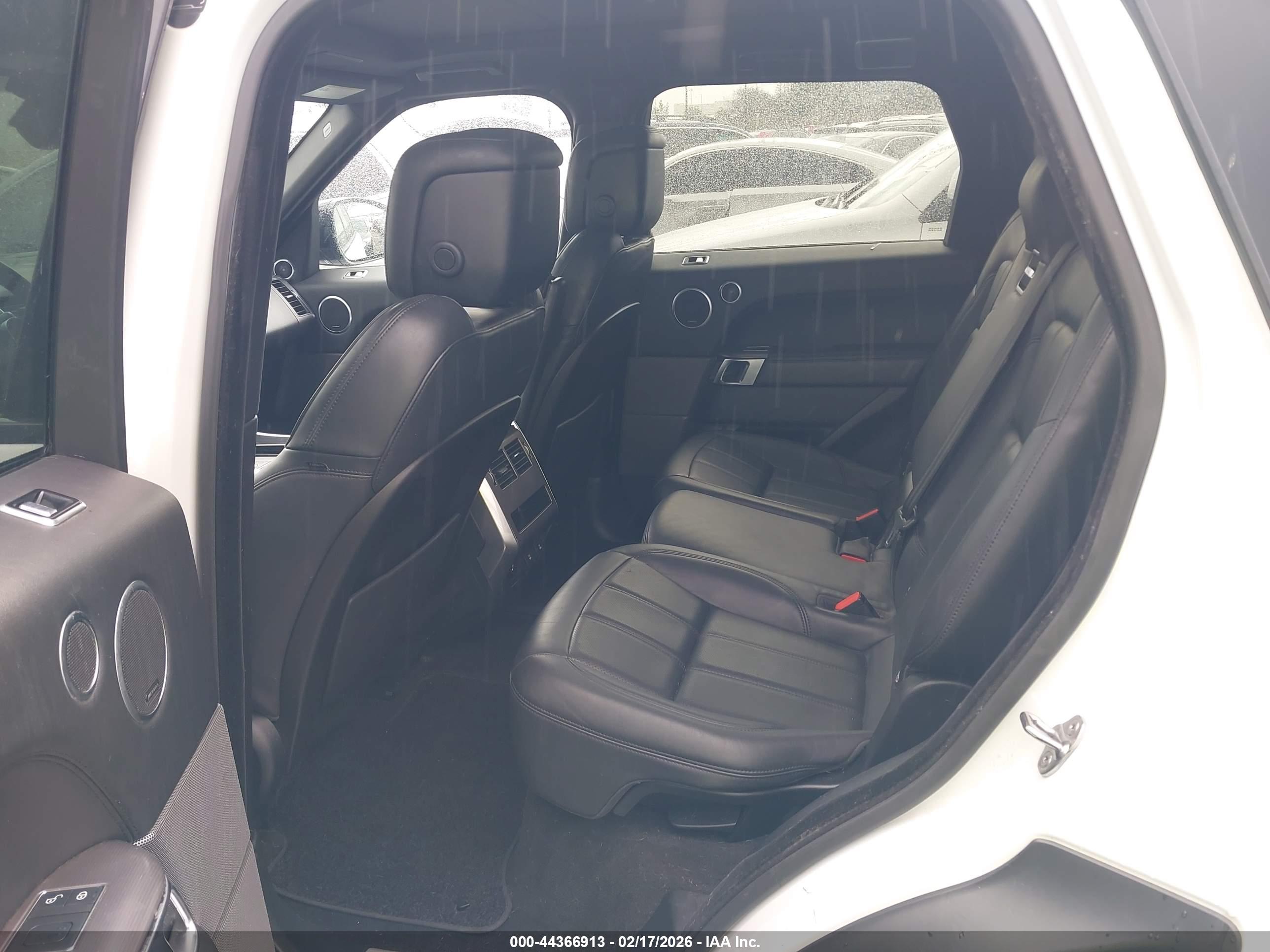 LAND ROVER image 8