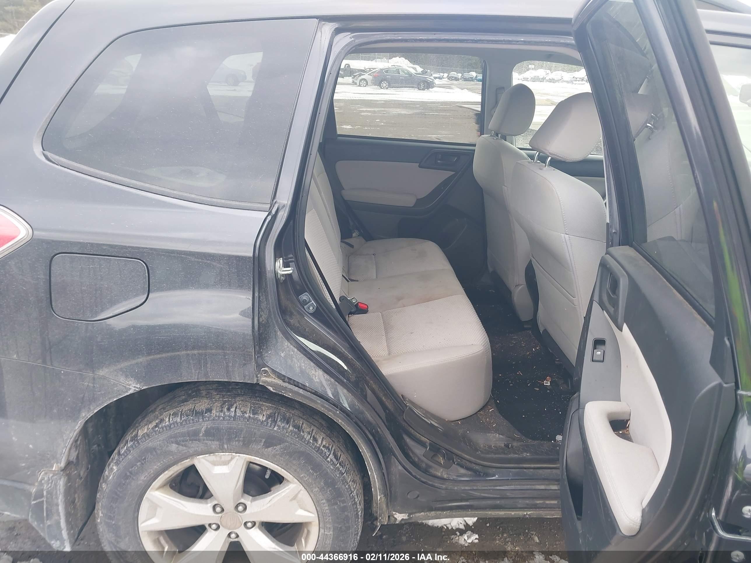 SUBARU FORESTER image 8