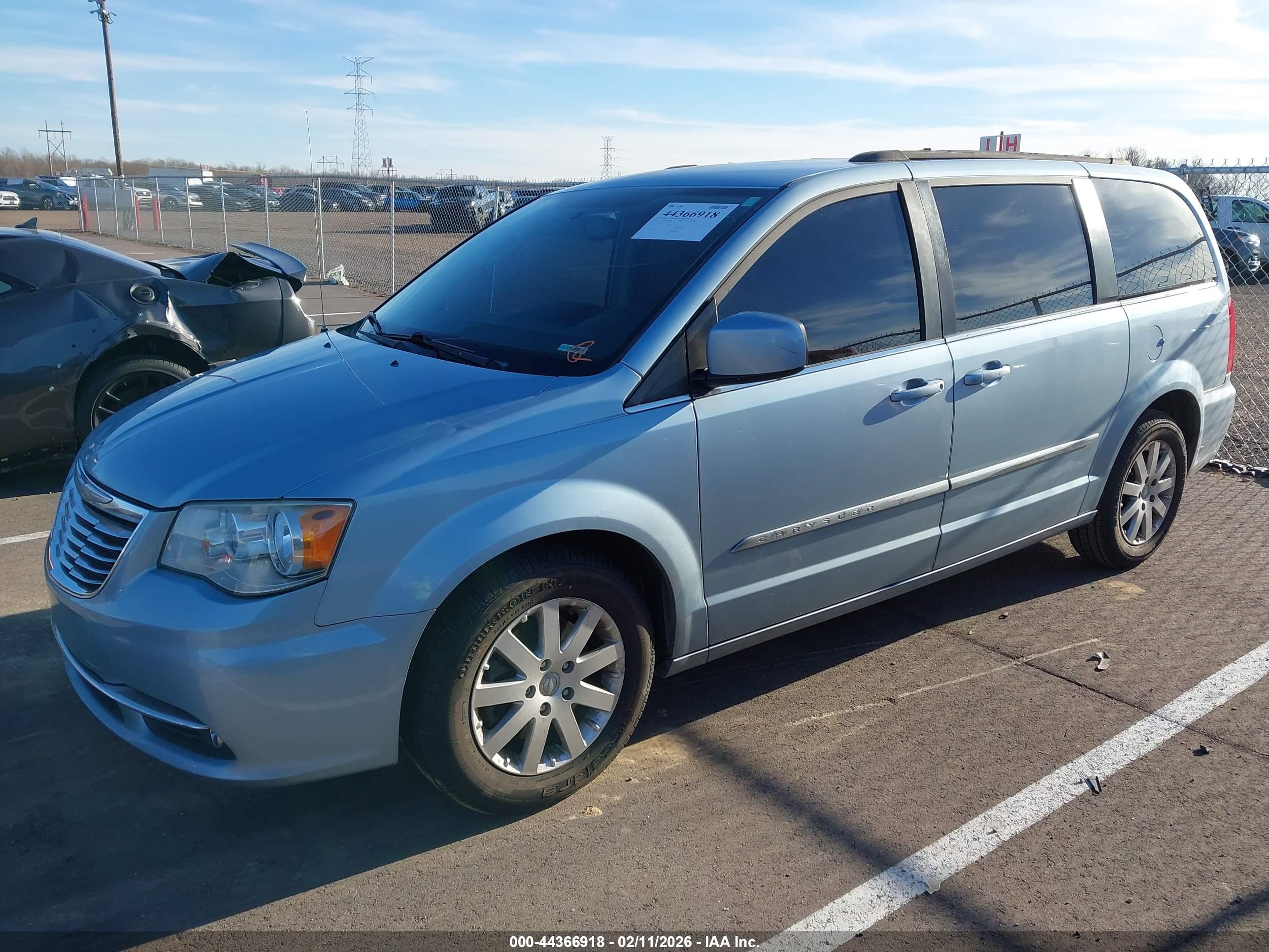 CHRYSLER TOWN image 2