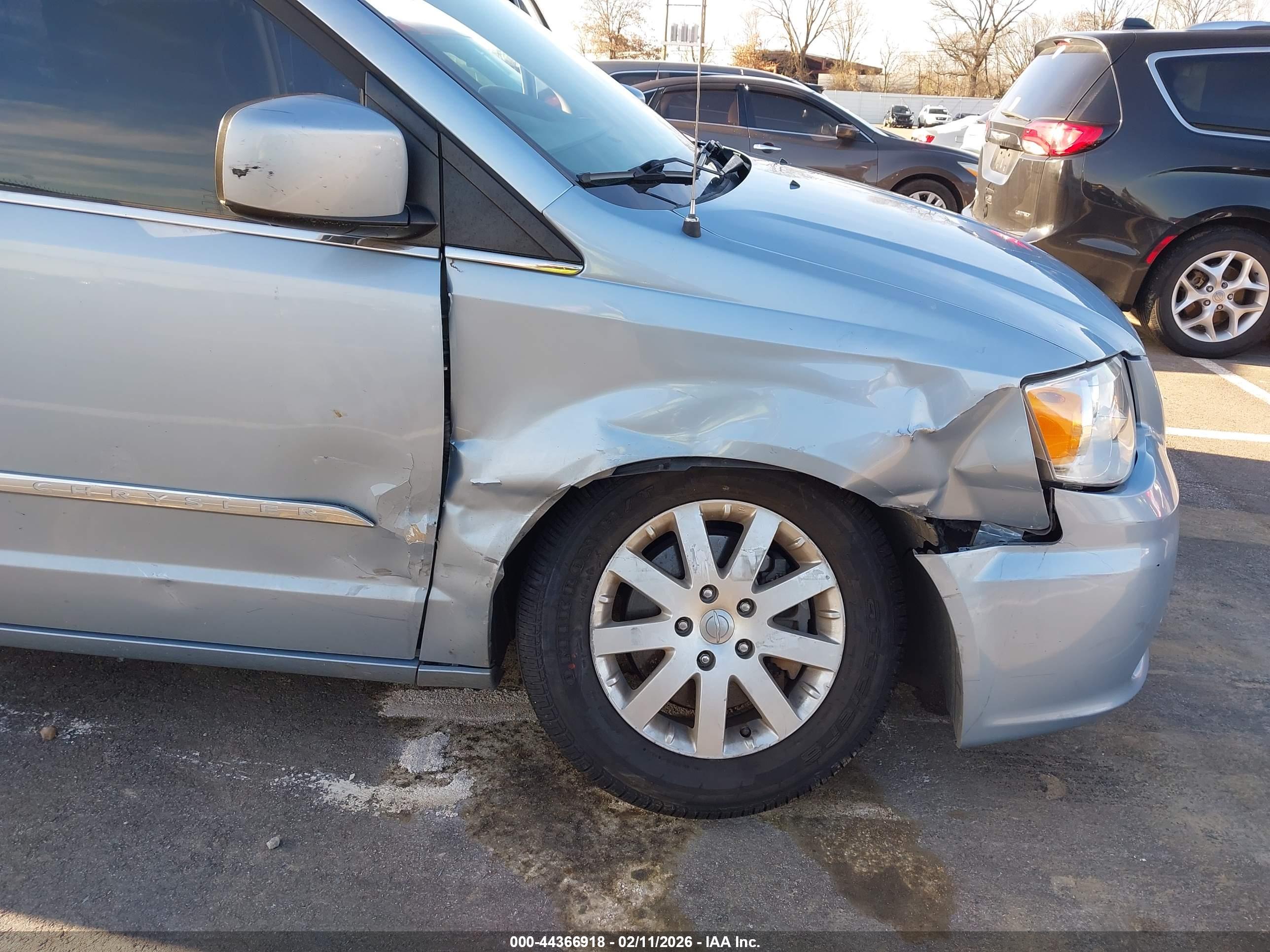 CHRYSLER TOWN image 6