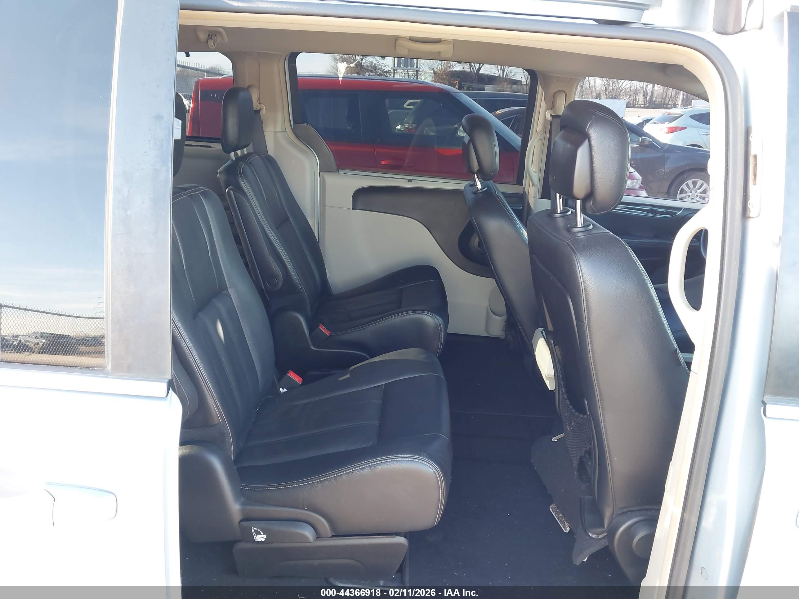 CHRYSLER TOWN image 8
