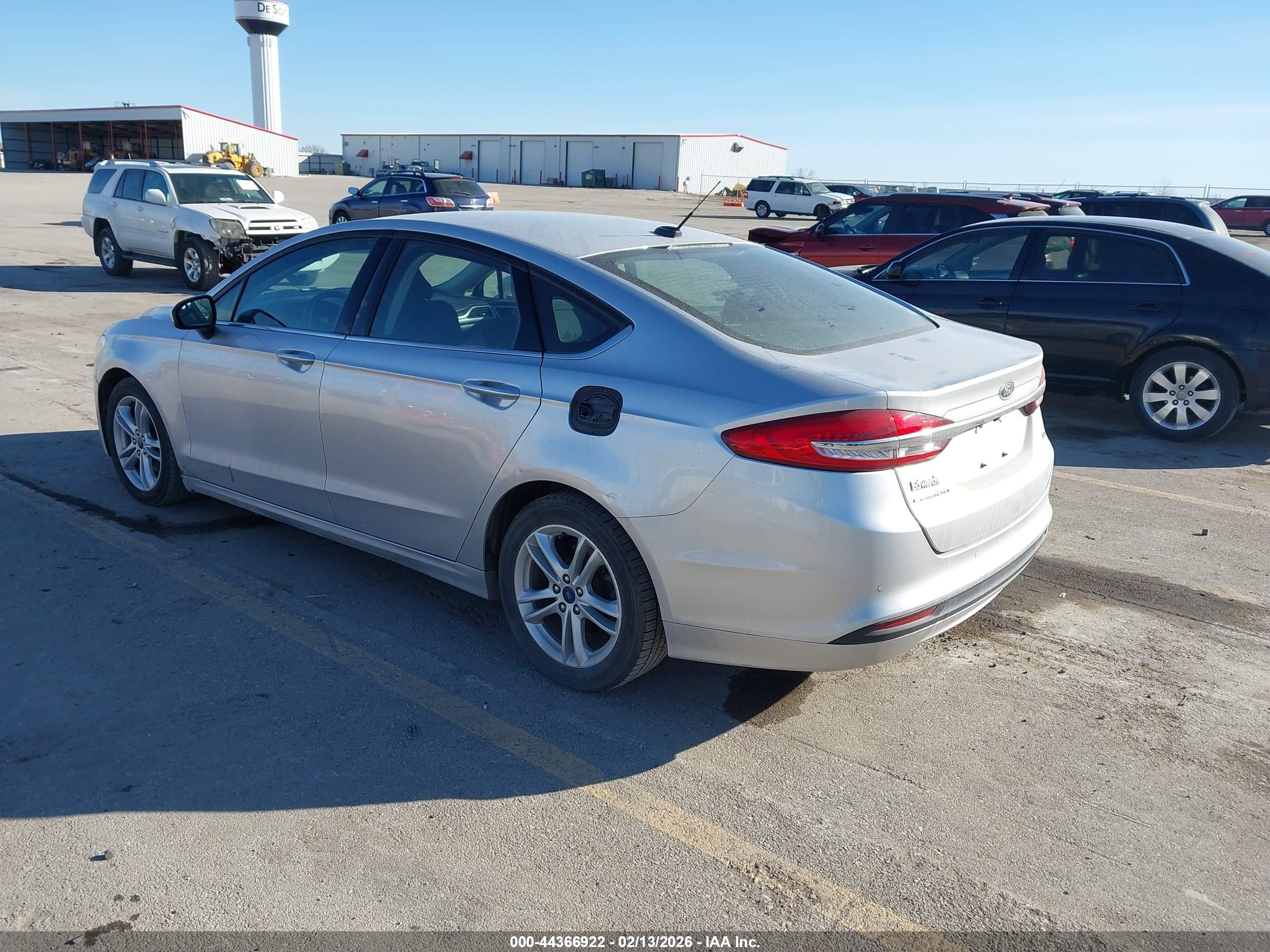 FORD FUSION image 3