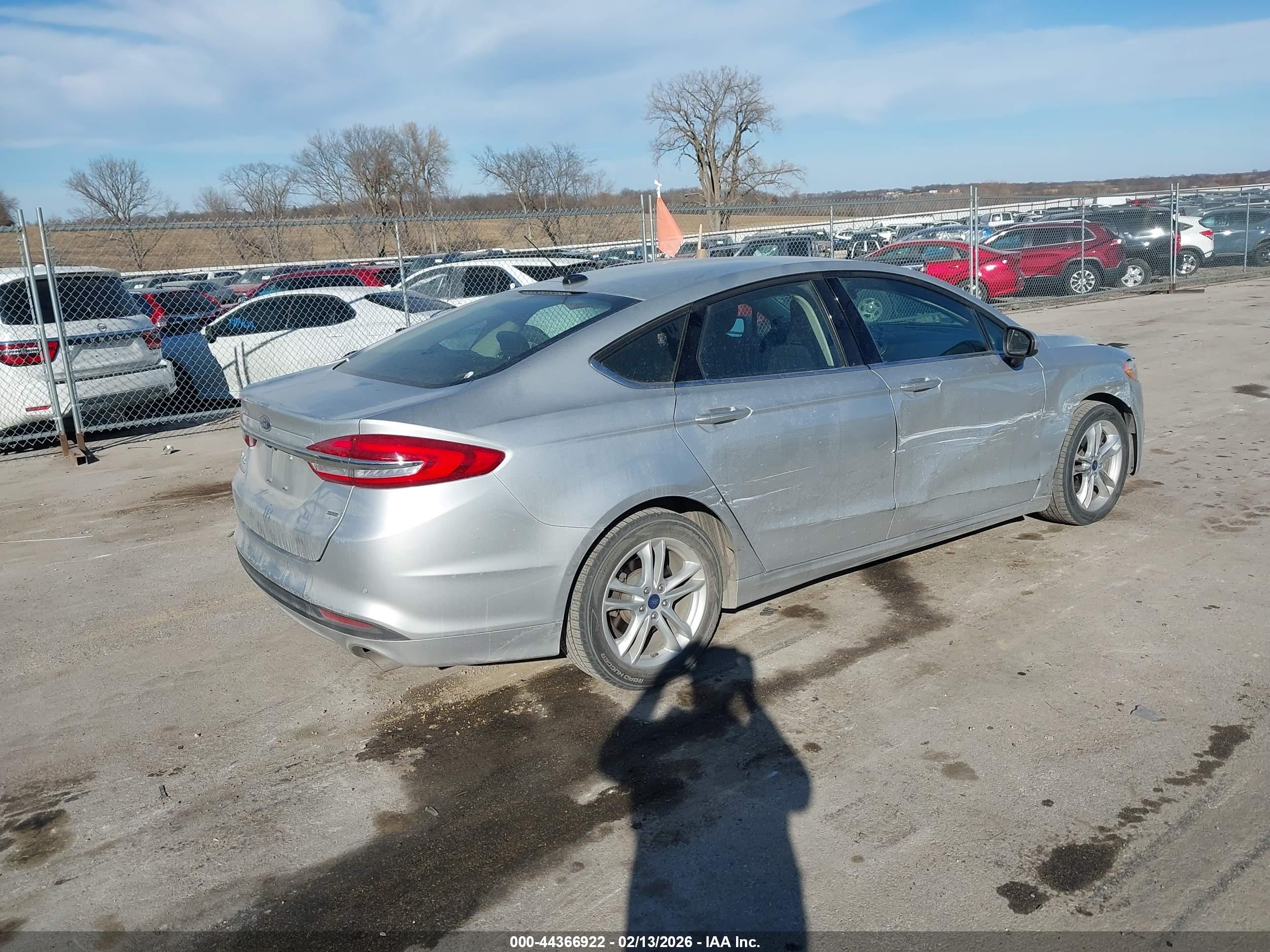 FORD FUSION image 4