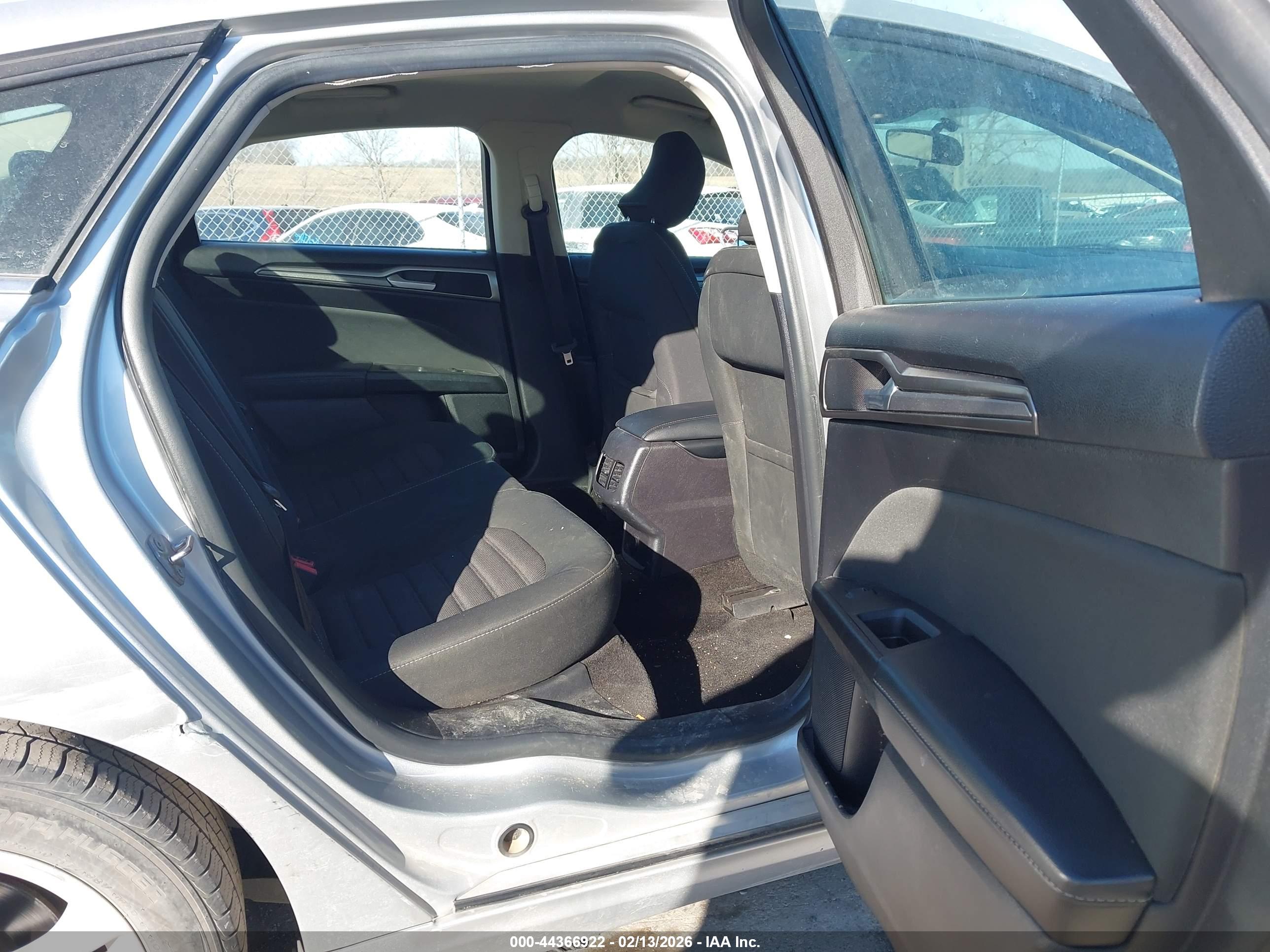 FORD FUSION image 8