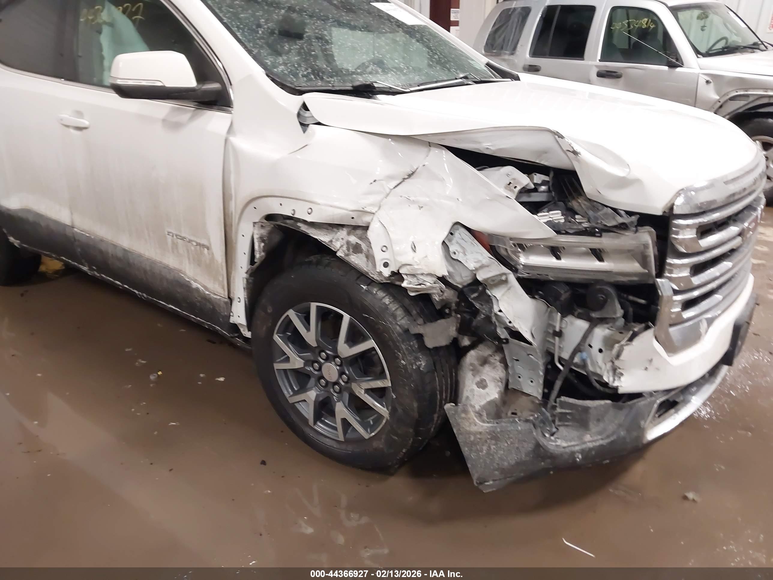 GMC ACADIA image 6