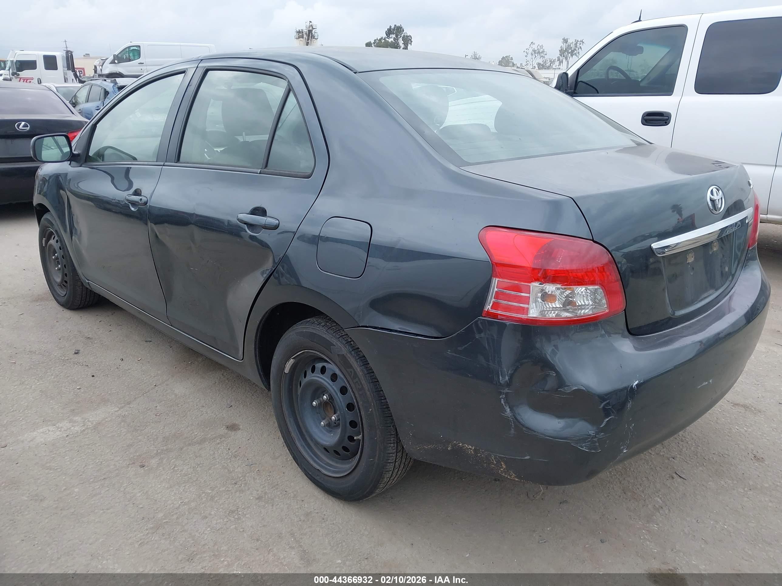 TOYOTA YARIS image 3