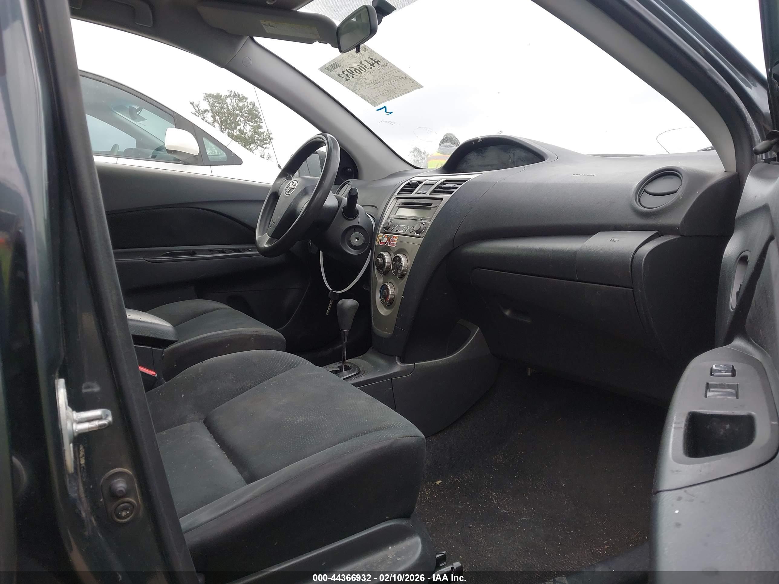 TOYOTA YARIS image 5
