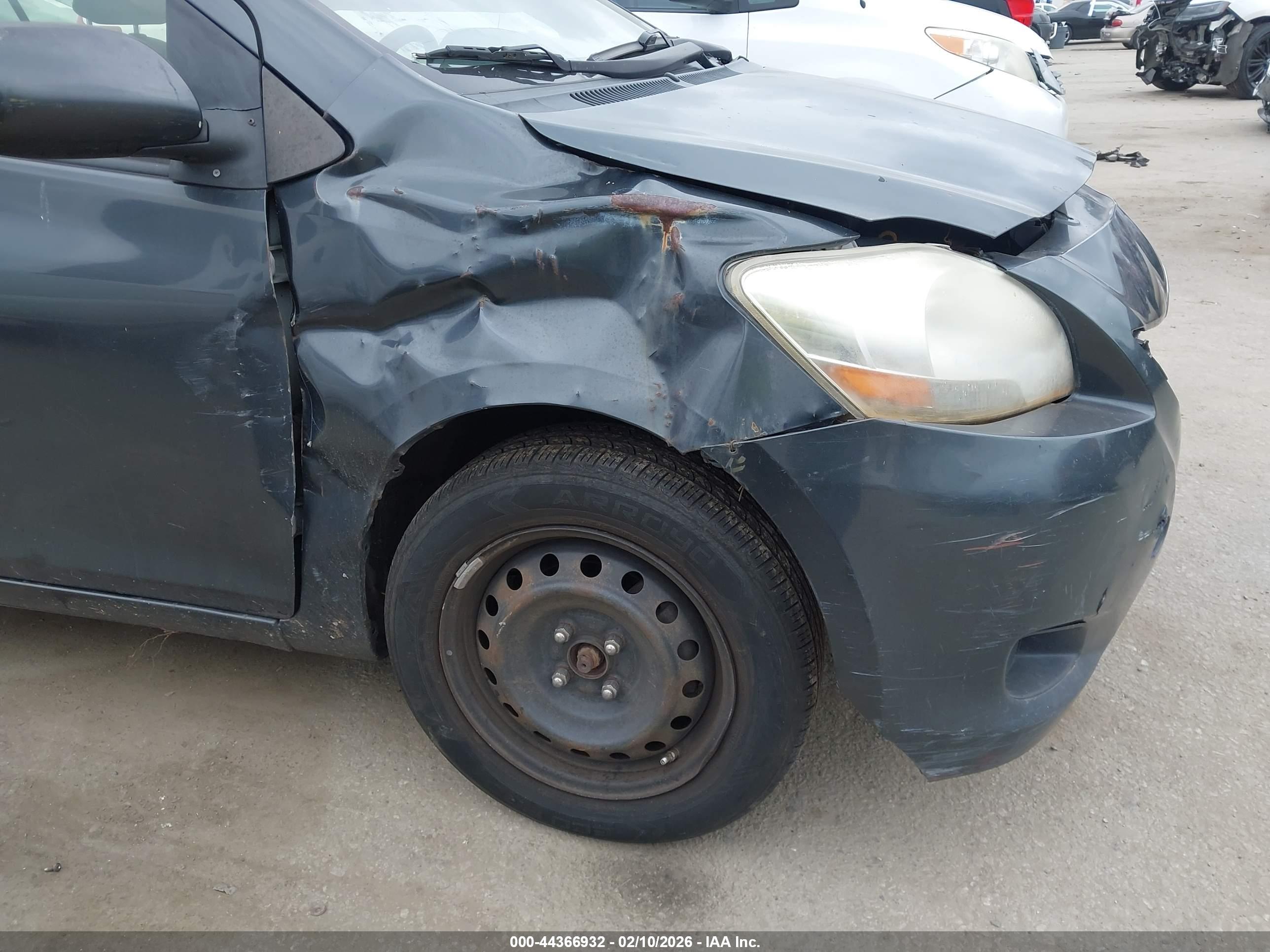 TOYOTA YARIS image 6