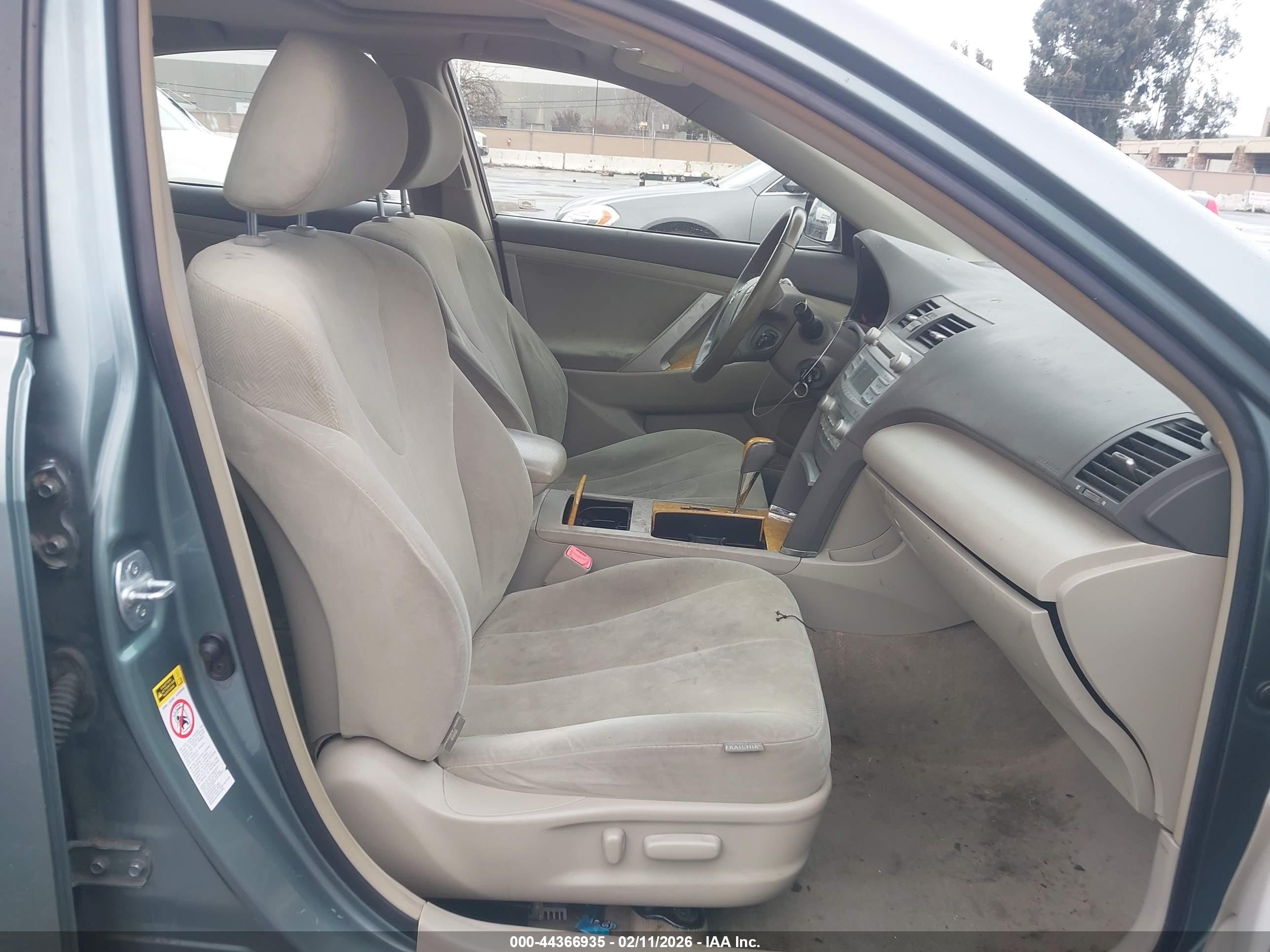 TOYOTA CAMRY image 5