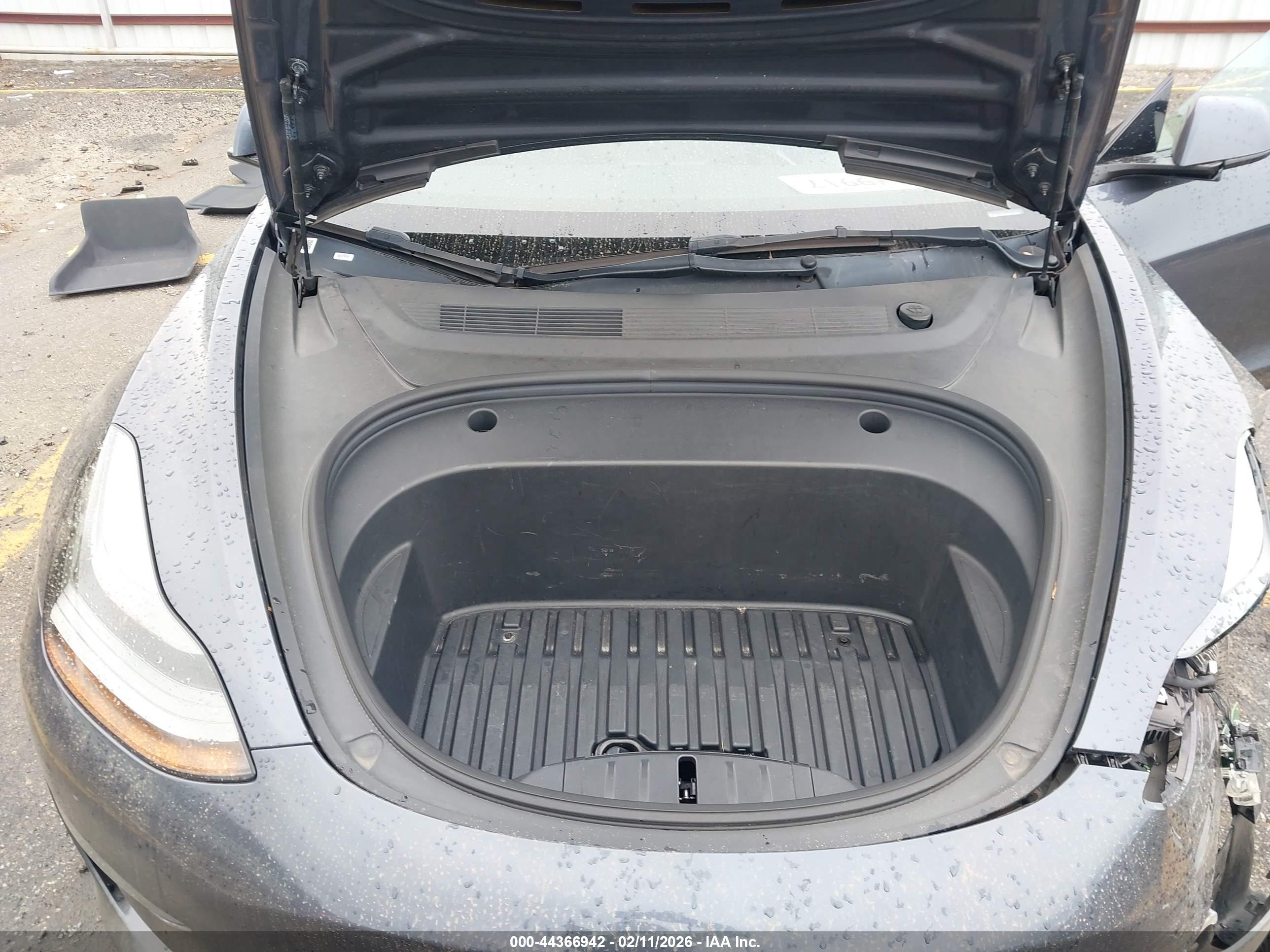 TESLA MODEL image 10