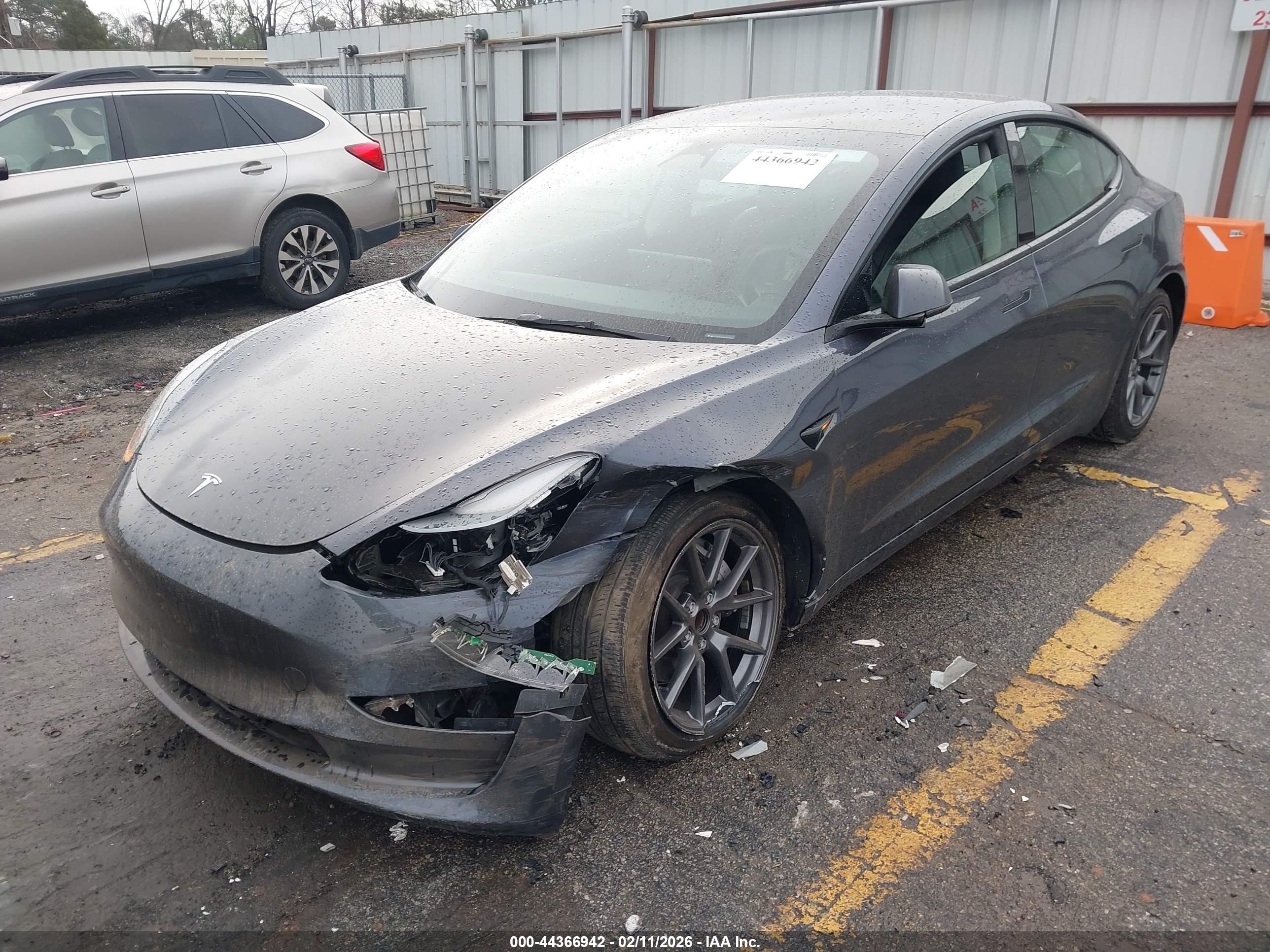 TESLA MODEL image 2