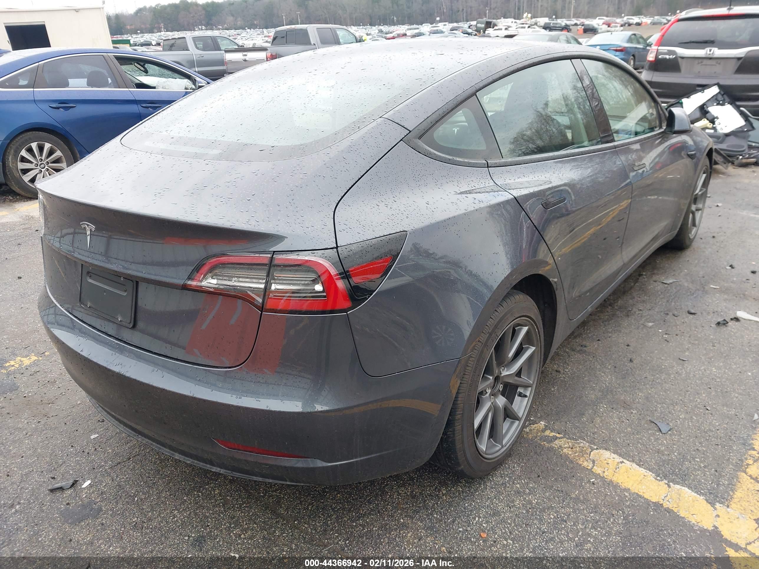 TESLA MODEL image 4