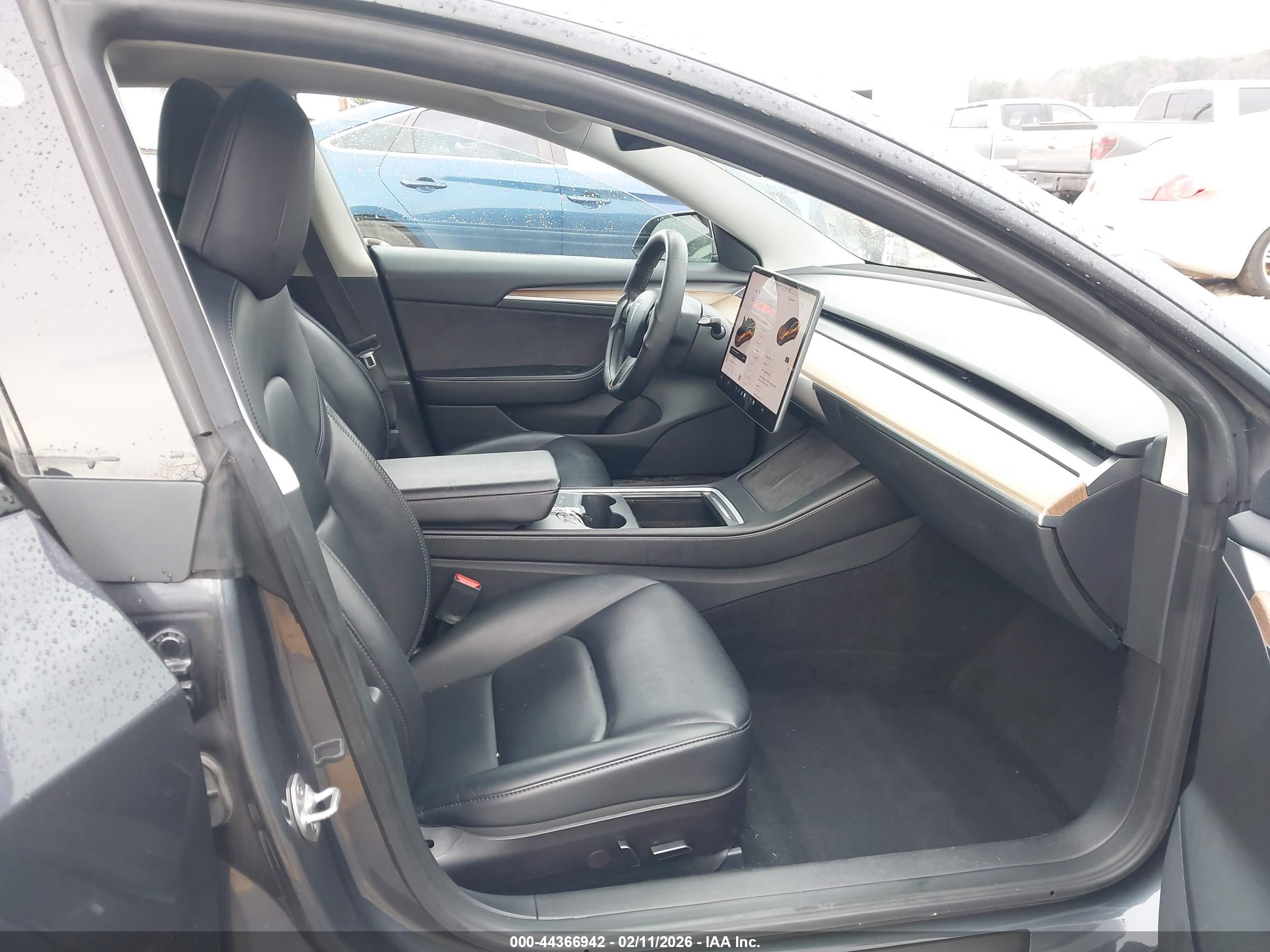 TESLA MODEL image 5