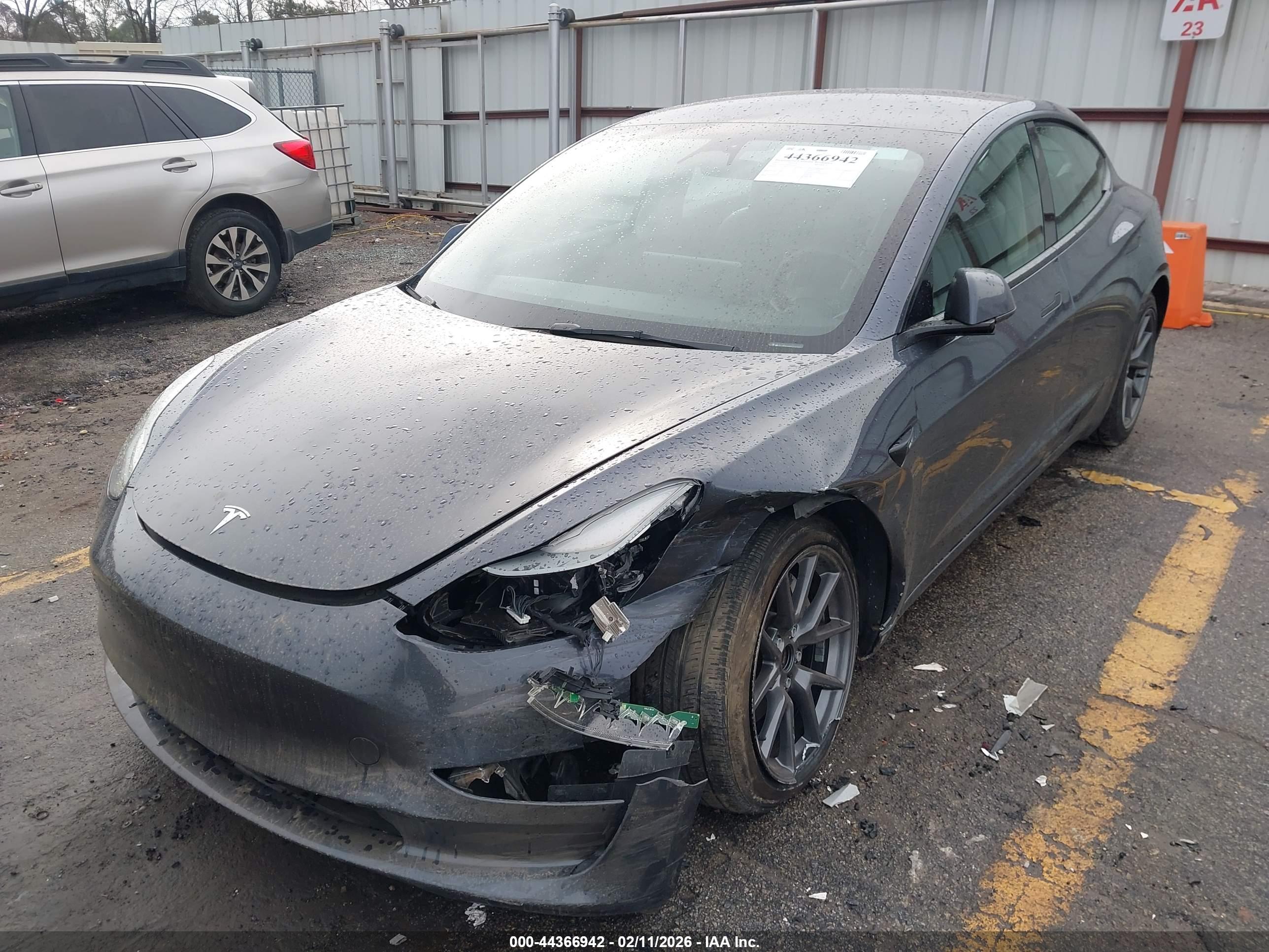 TESLA MODEL image 6