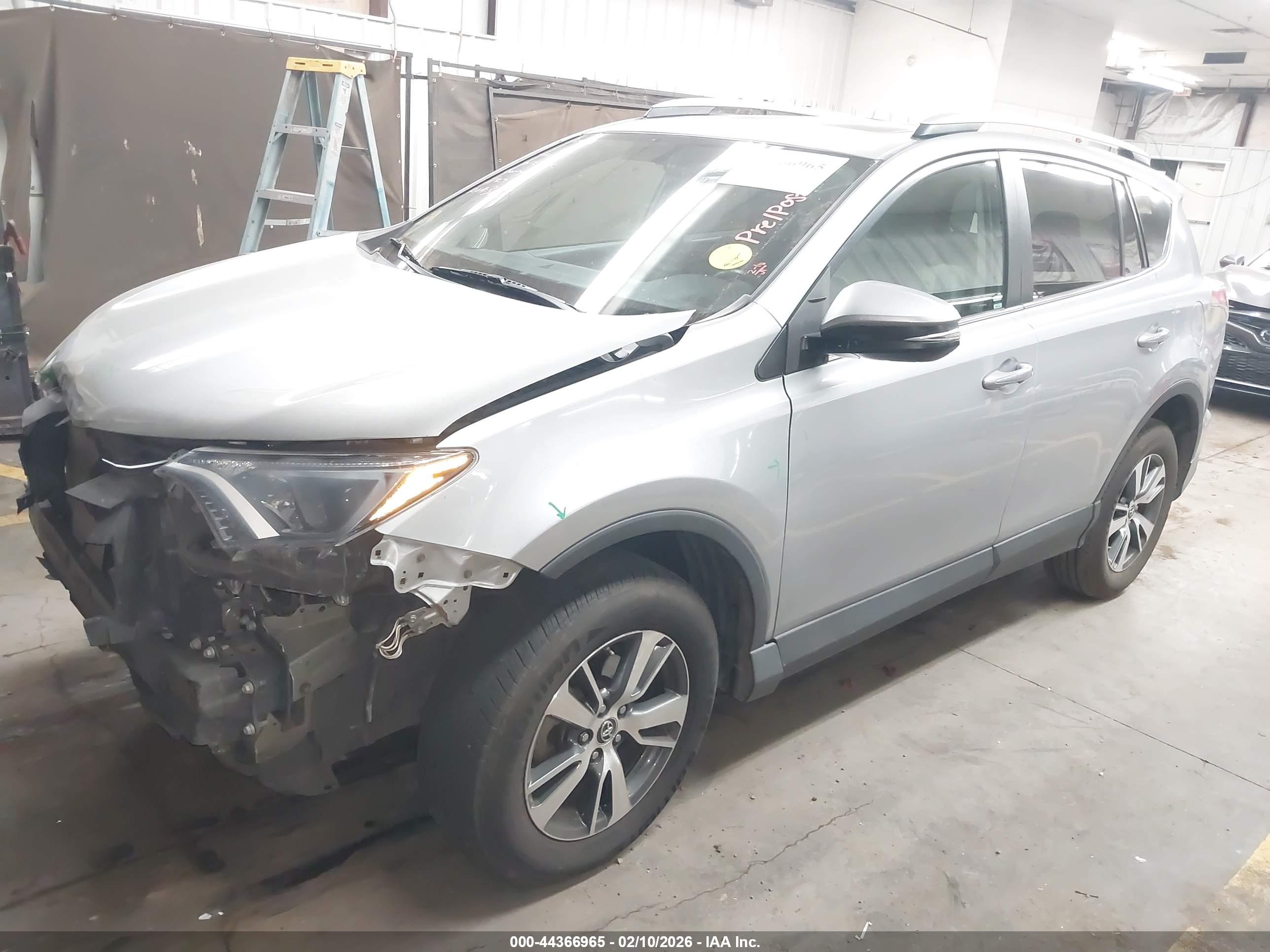 TOYOTA RAV4 image 2