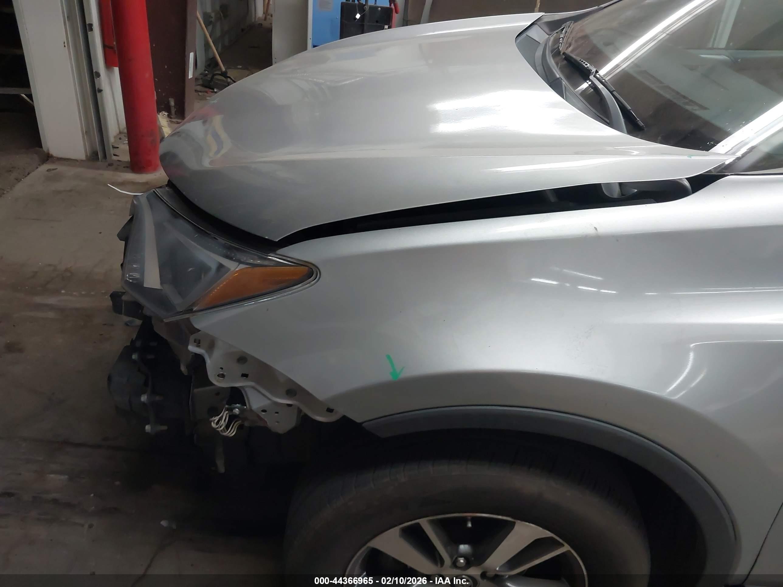 TOYOTA RAV4 image 6