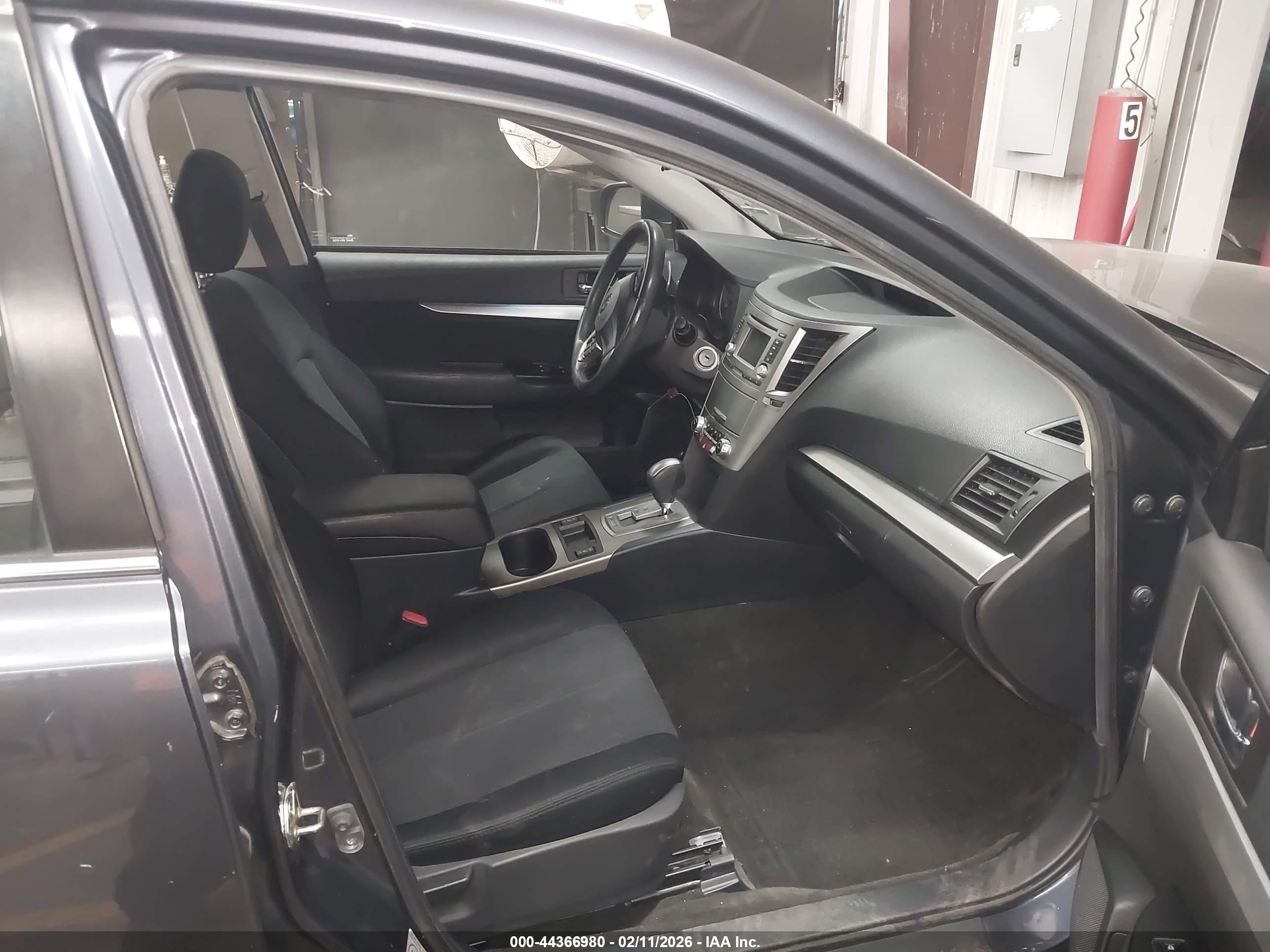SUBARU LEGACY image 5