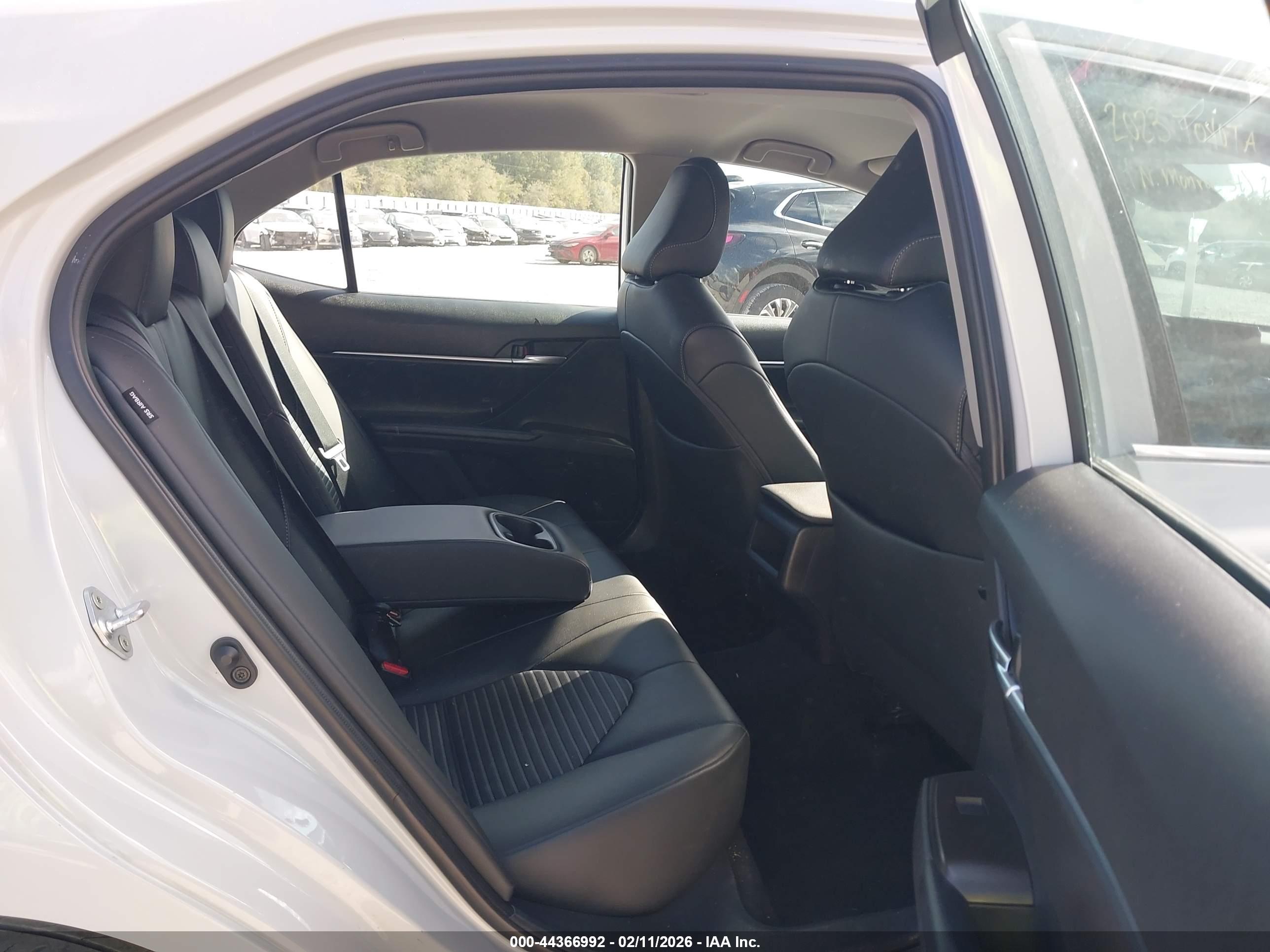 TOYOTA CAMRY image 8