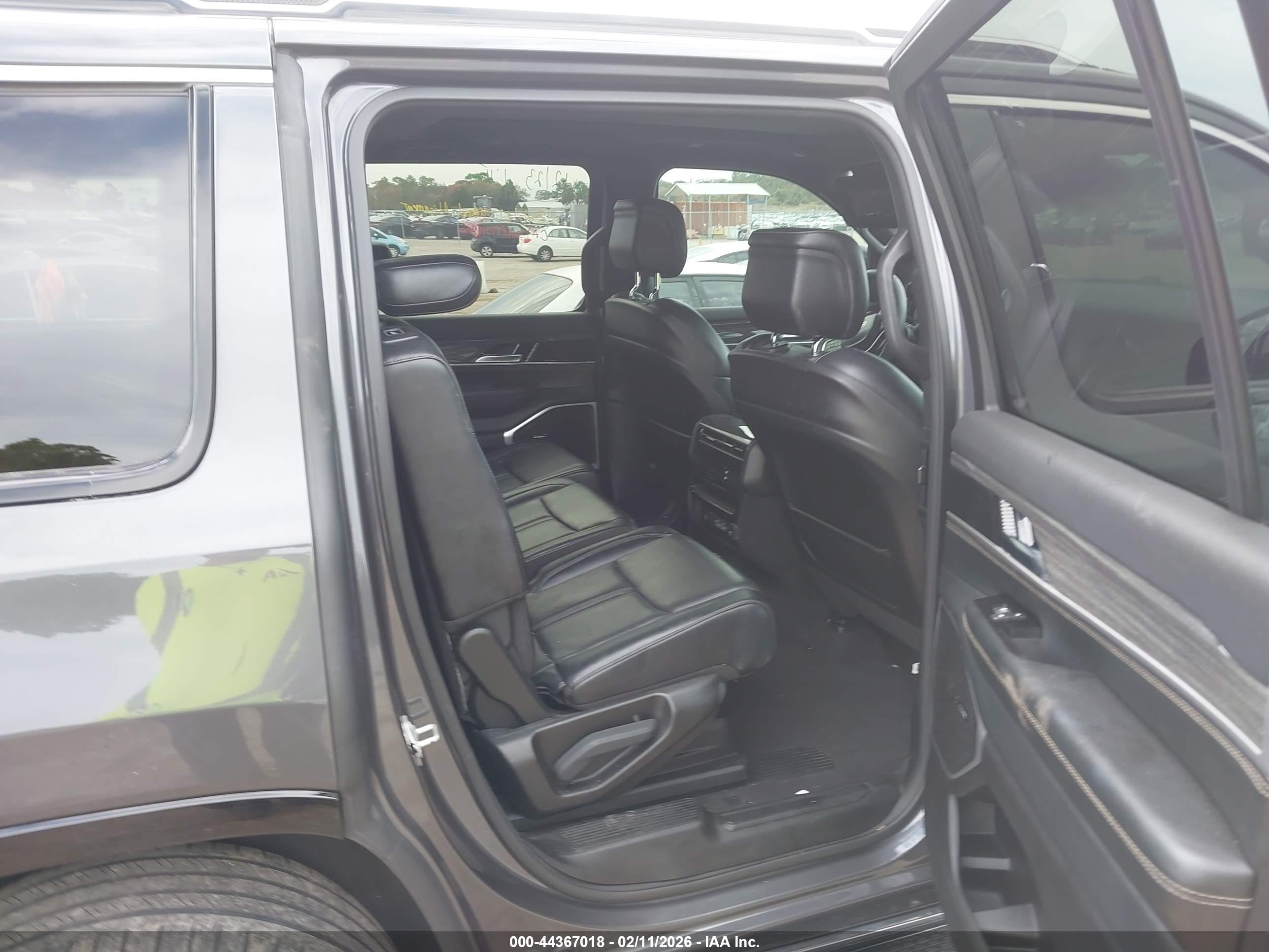 JEEP WAGONEER image 8