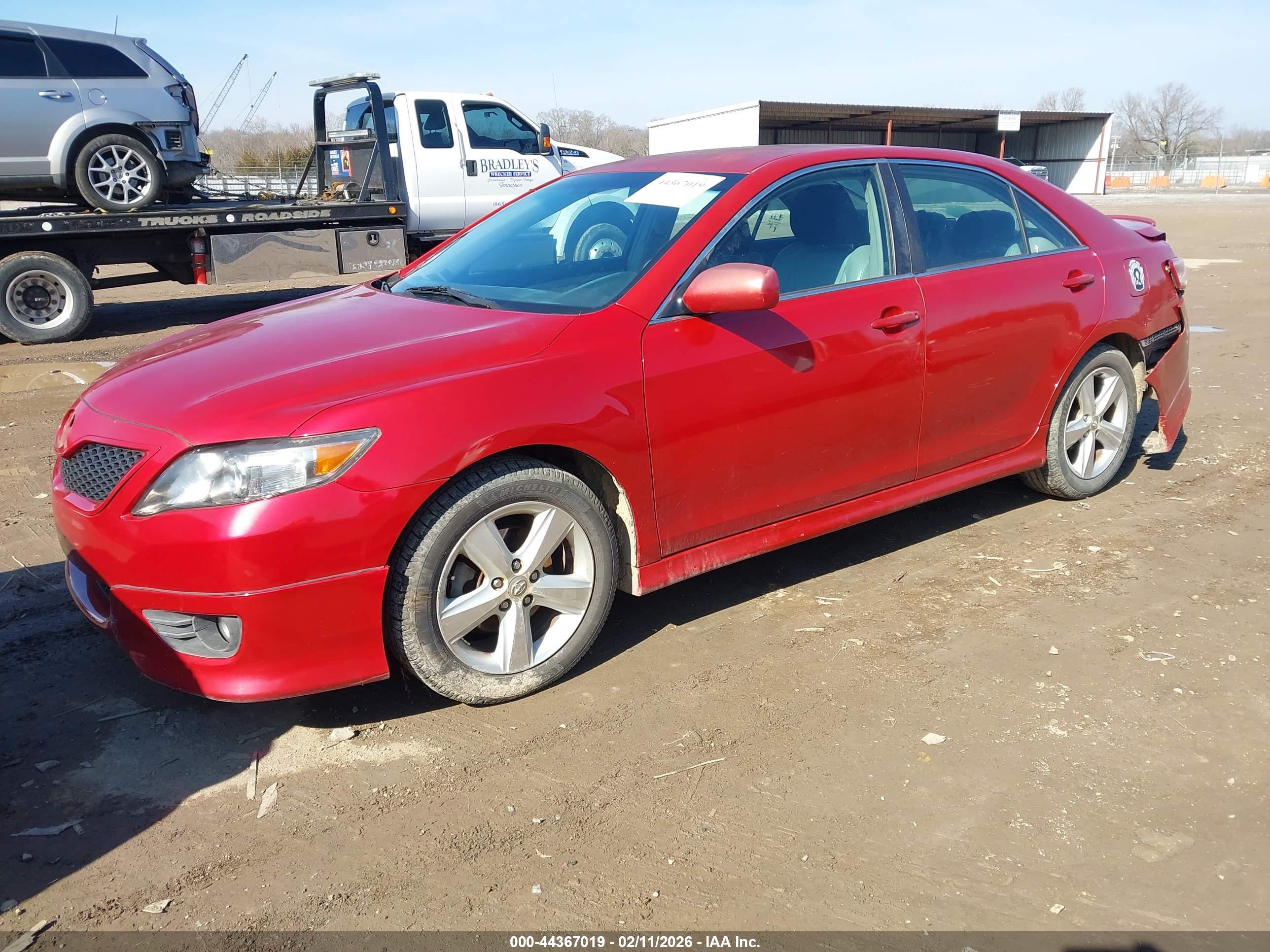 TOYOTA CAMRY image 2
