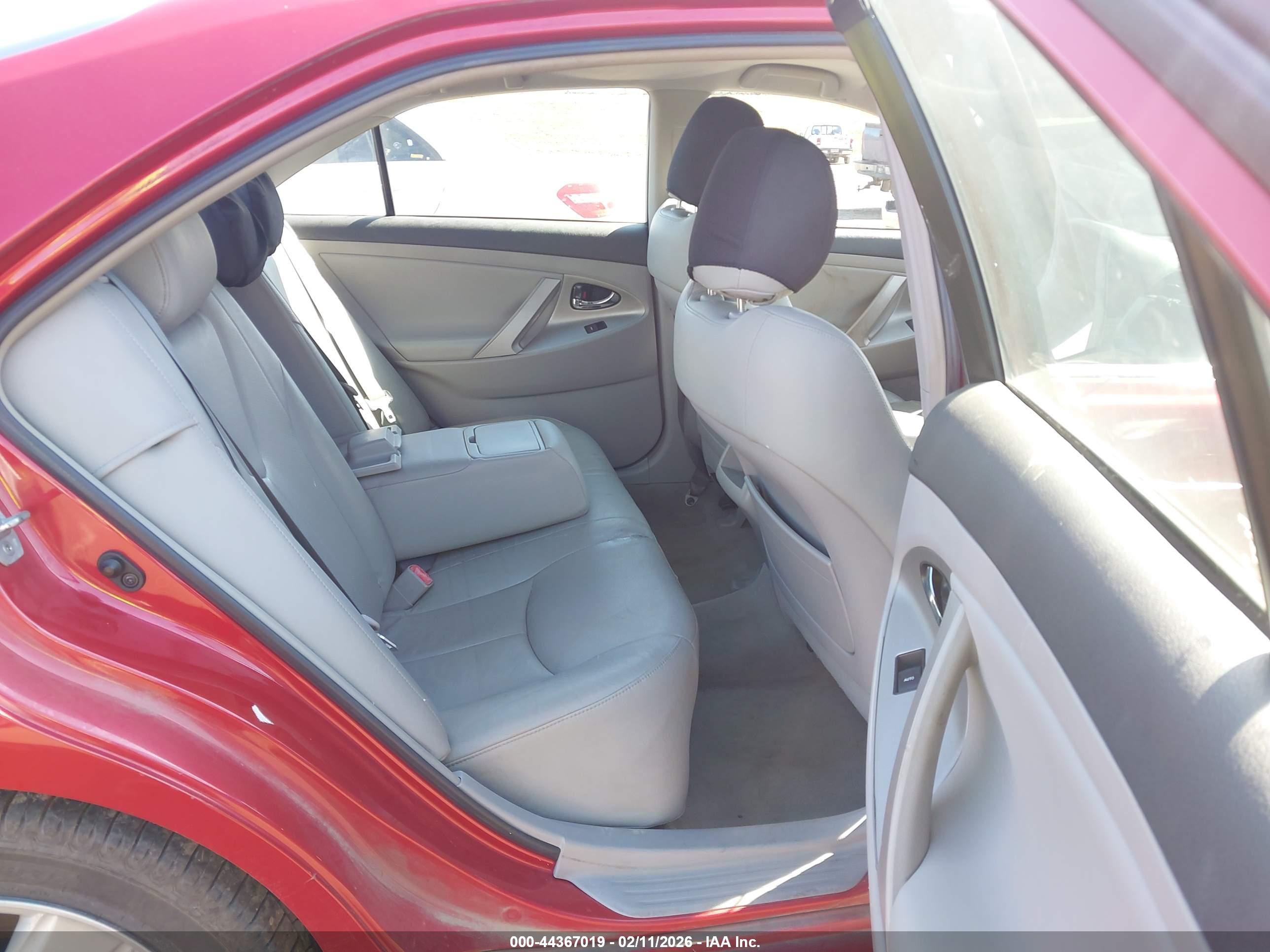 TOYOTA CAMRY image 8