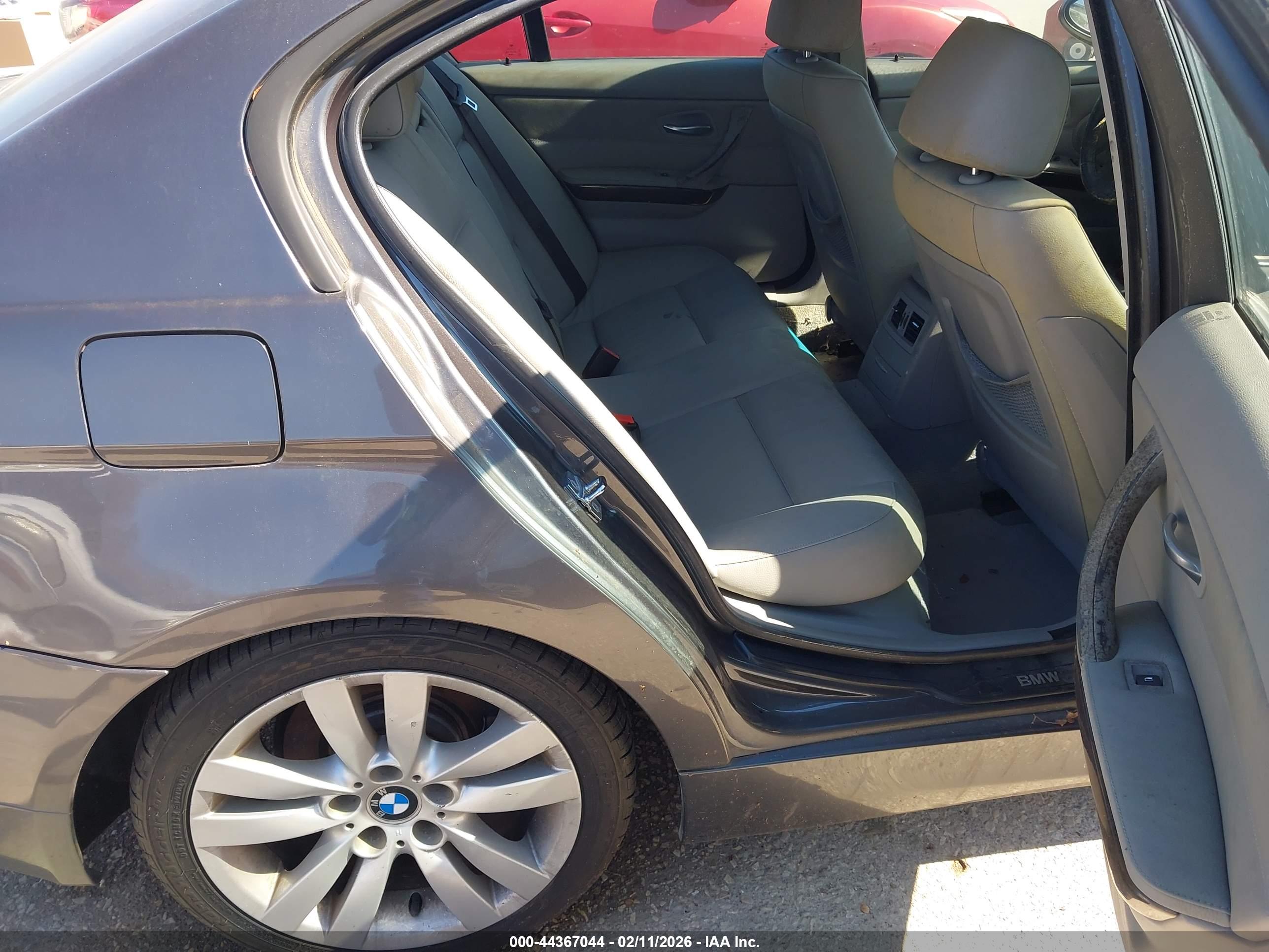 BMW 325I image 8