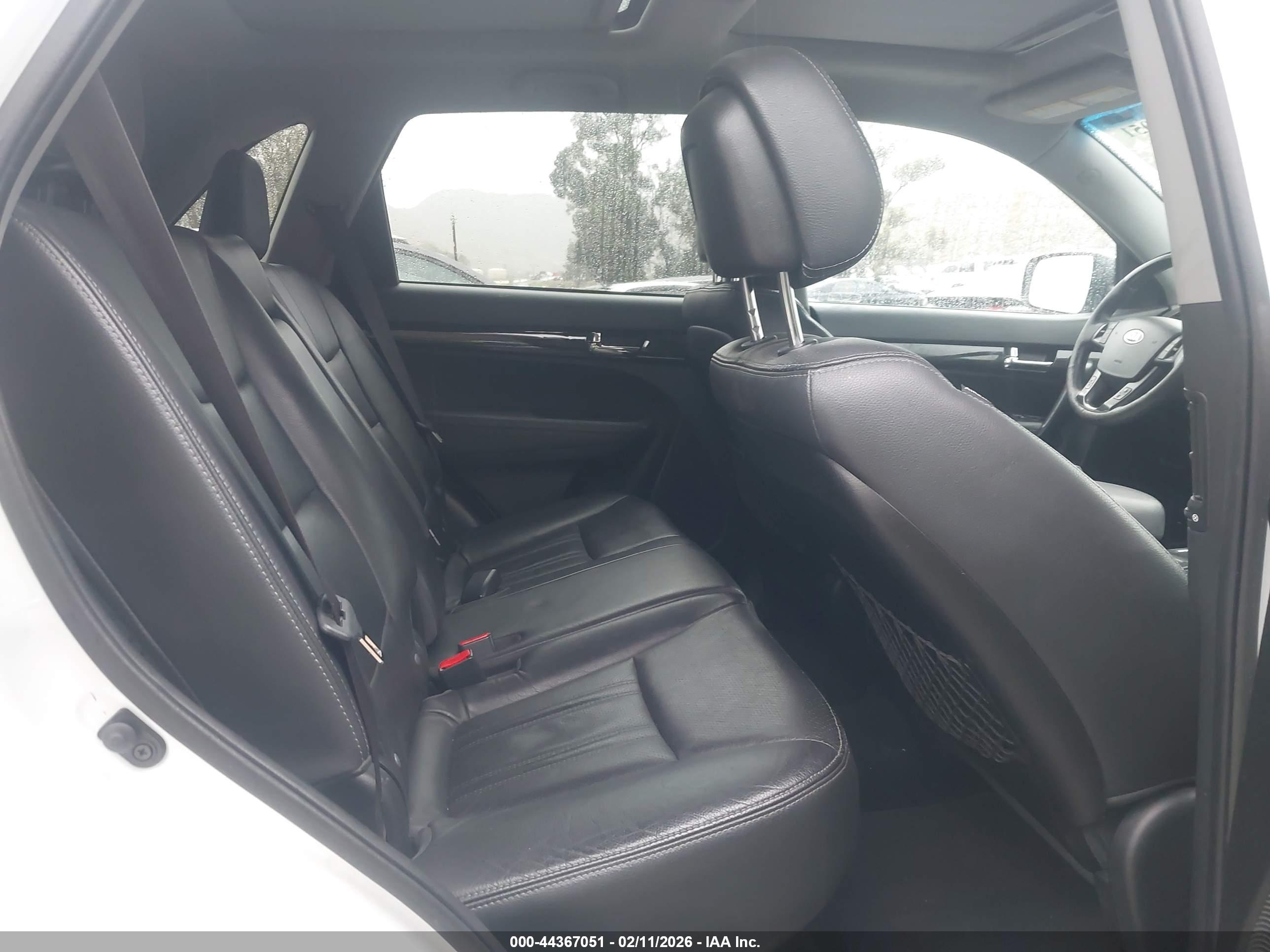 KIA SORENTO image 8