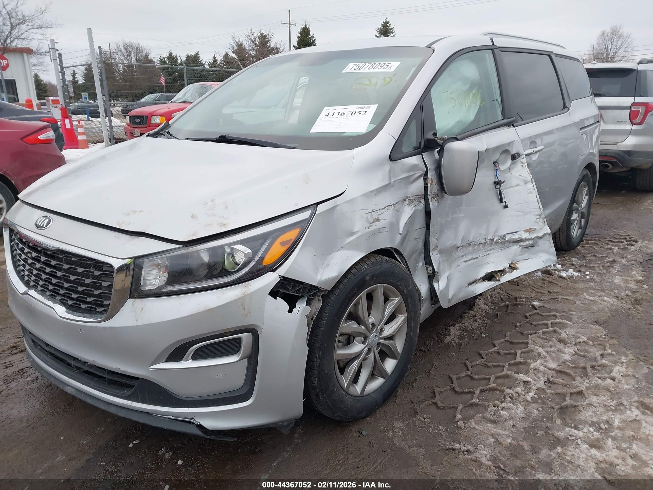 KIA SEDONA image 2