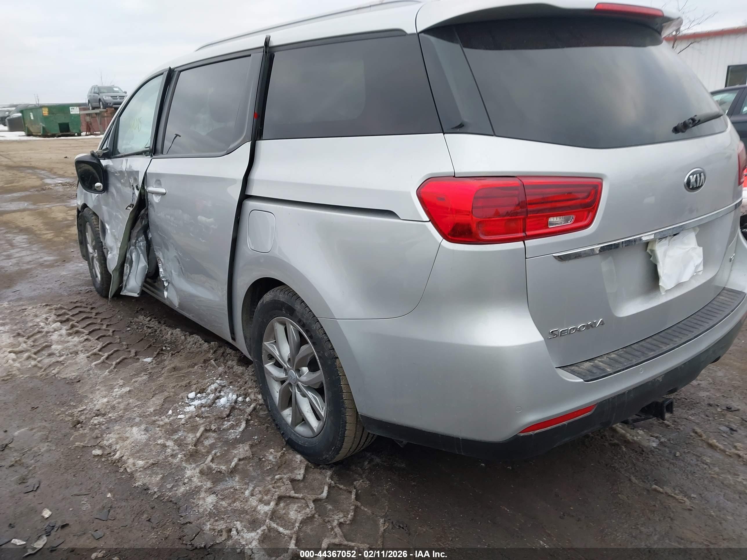 KIA SEDONA image 3