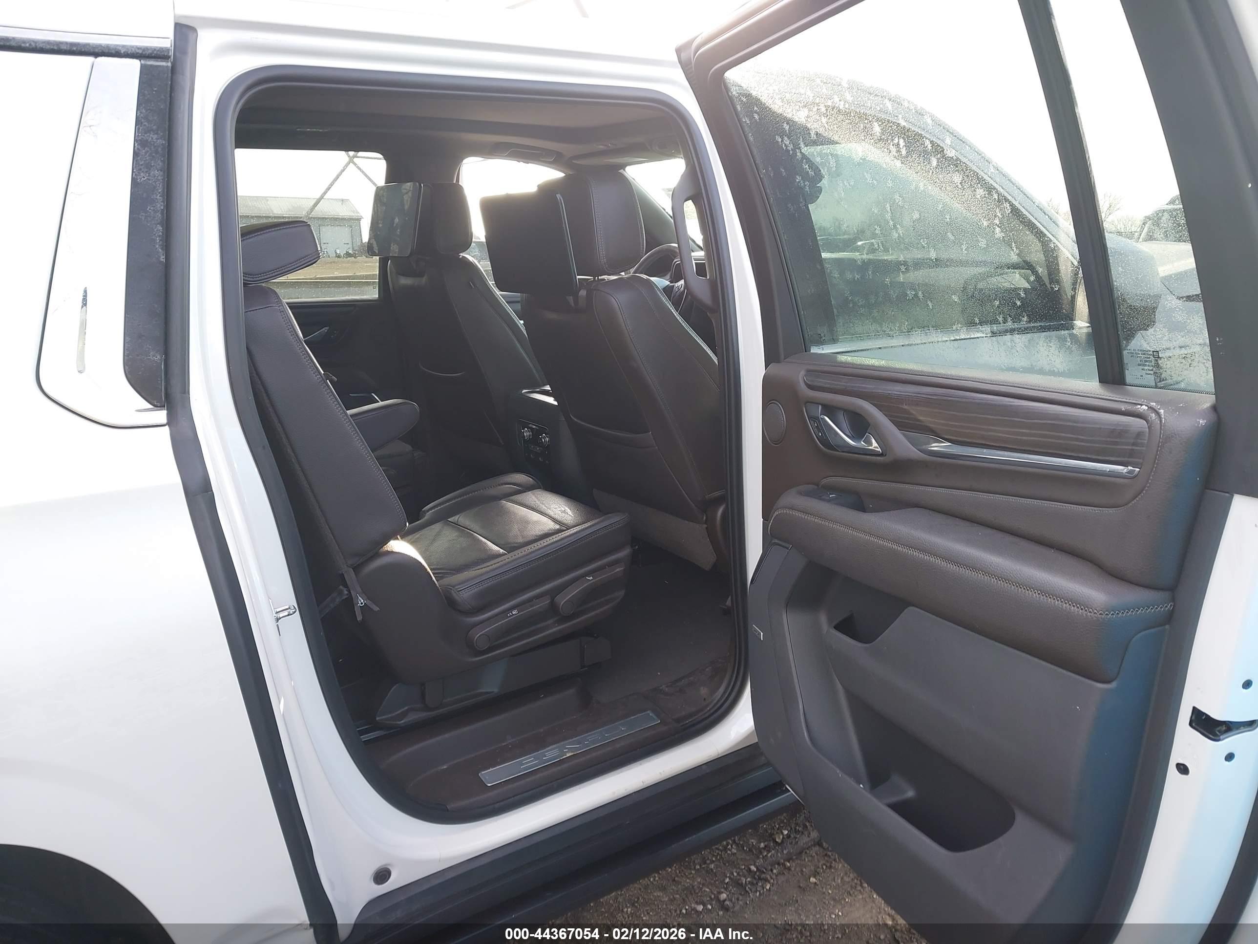 GMC YUKON image 8