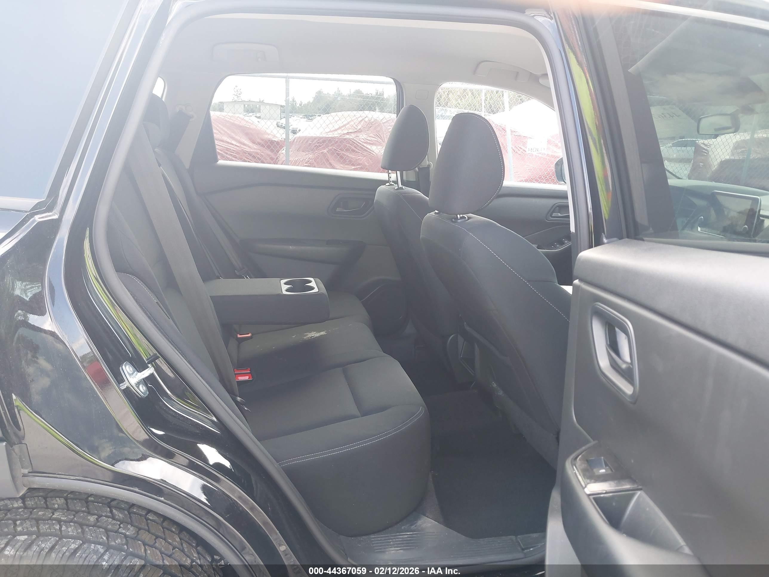 NISSAN ROGUE image 8