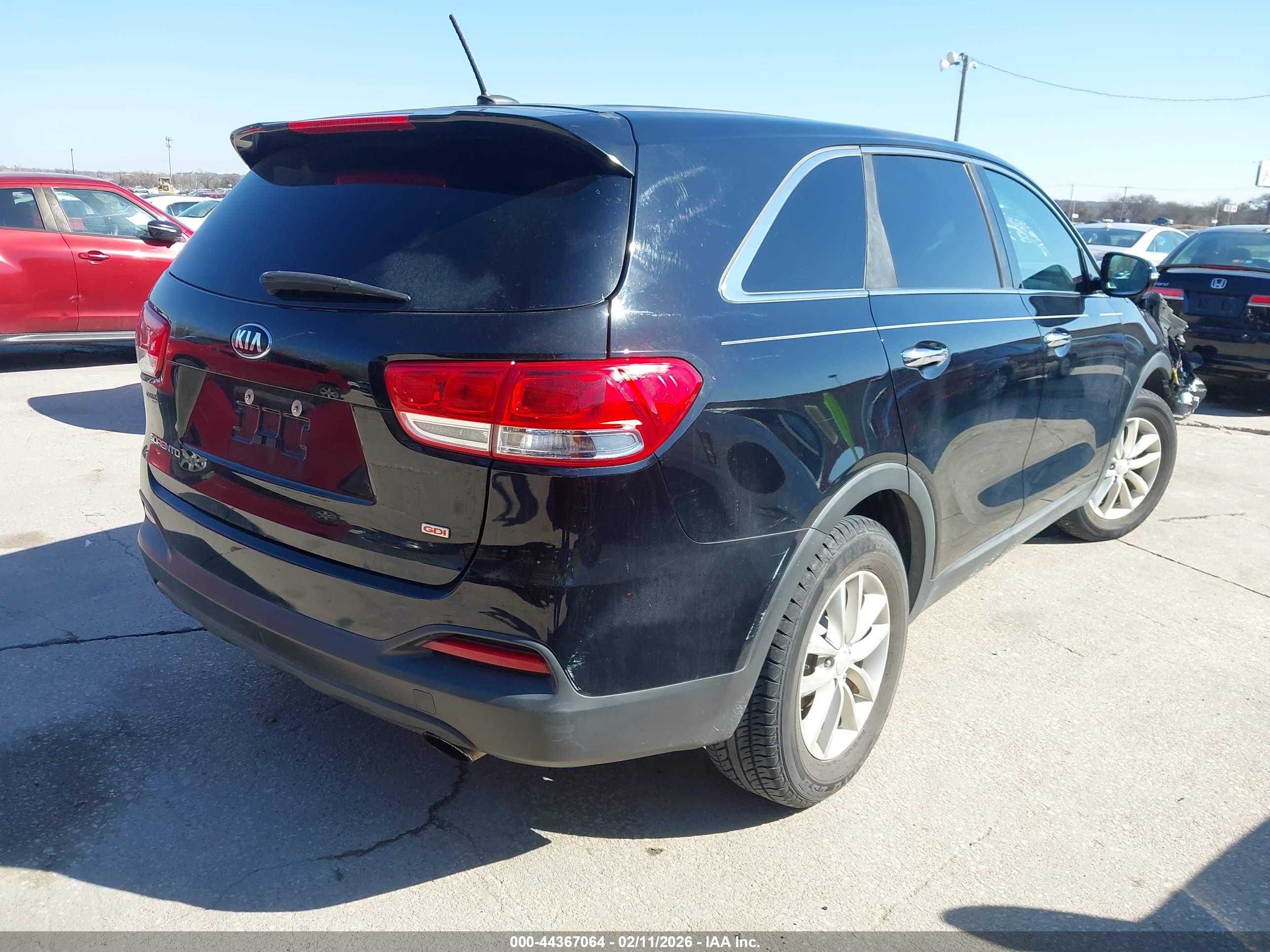 KIA SORENTO image 4