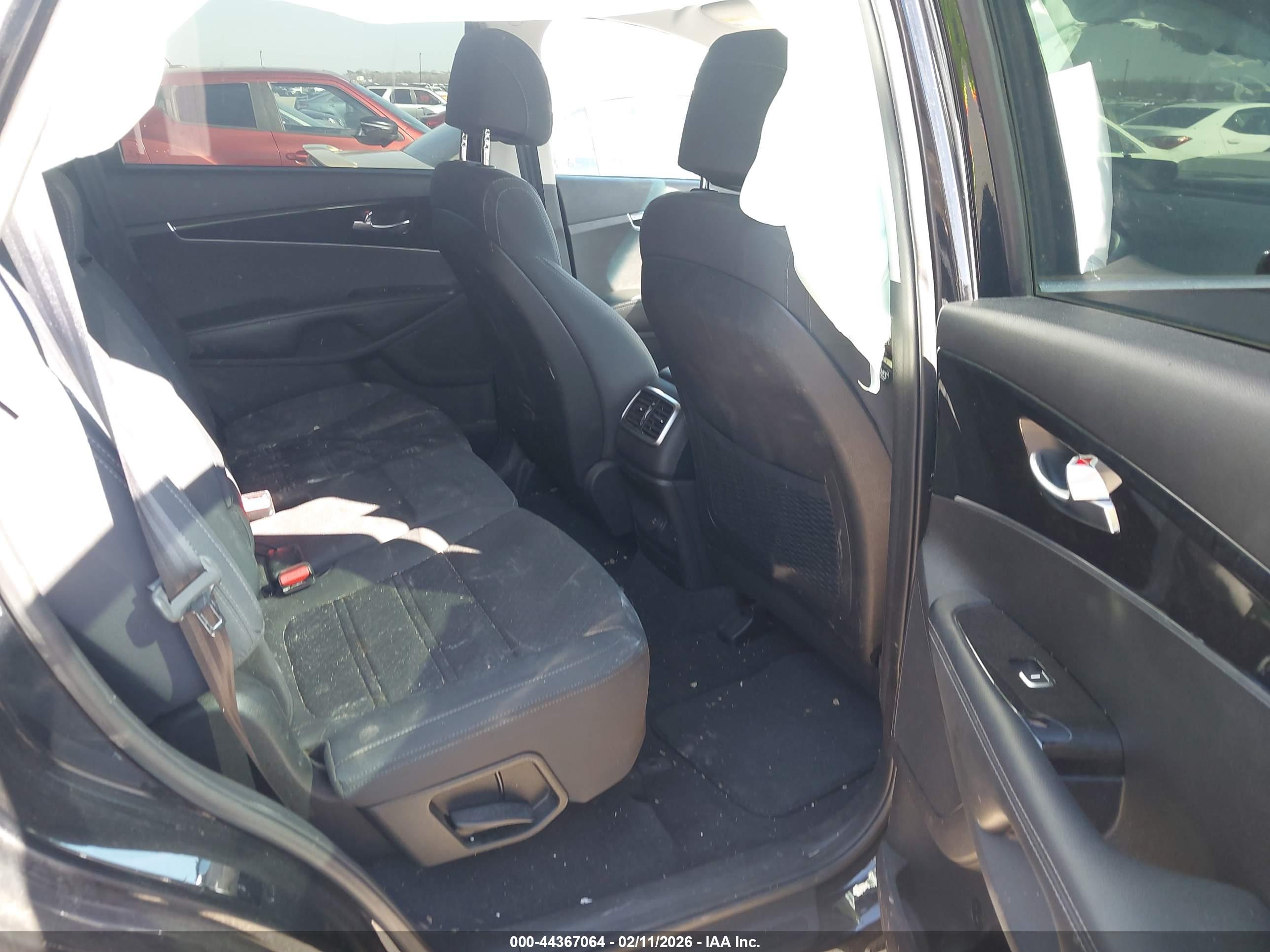 KIA SORENTO image 8