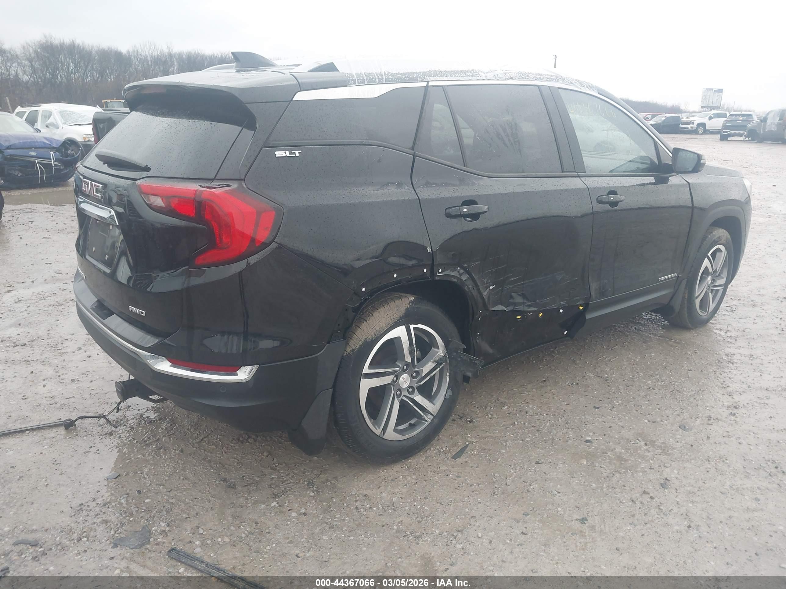 GMC TERRAIN image 4