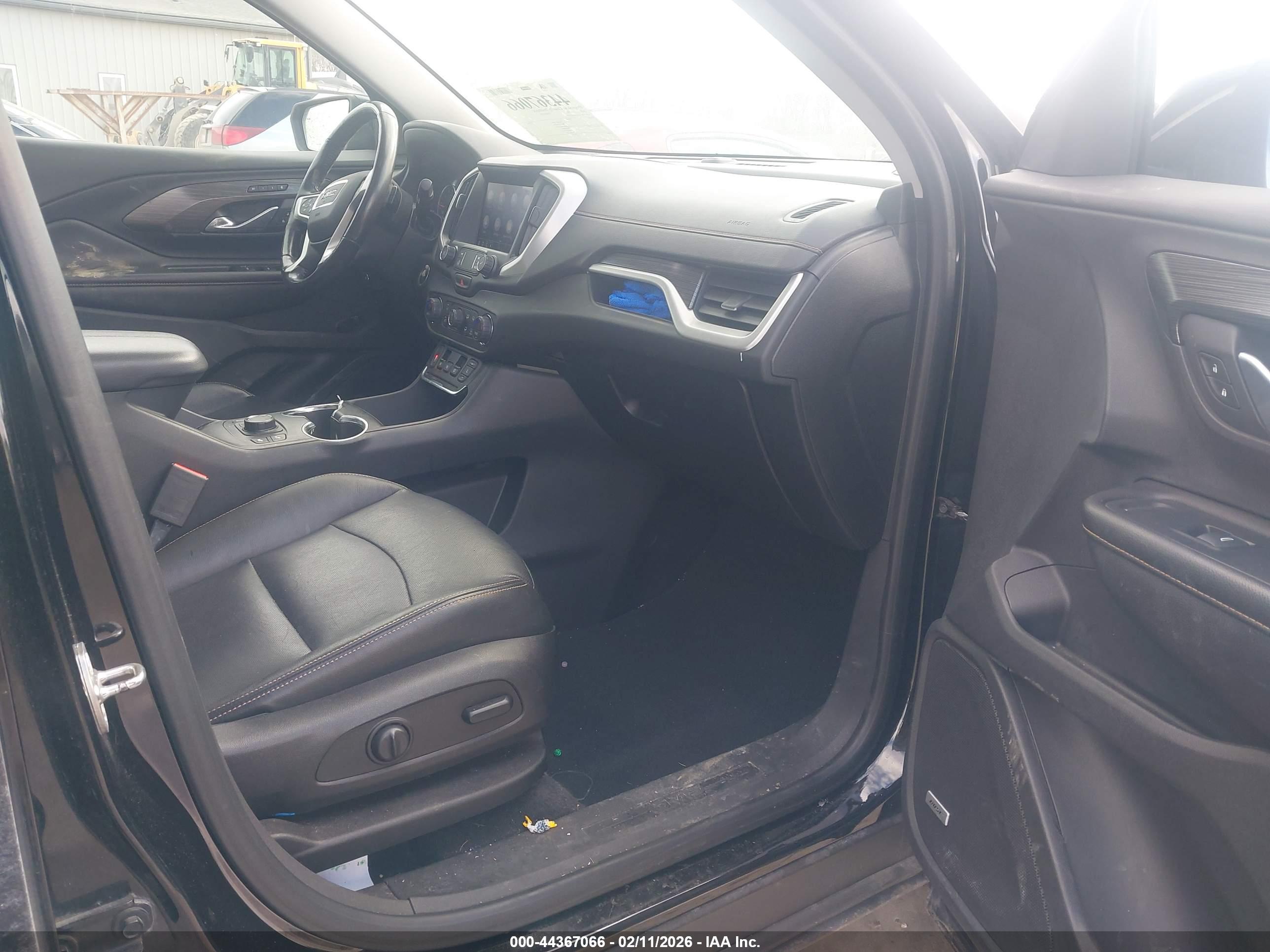 GMC TERRAIN image 5